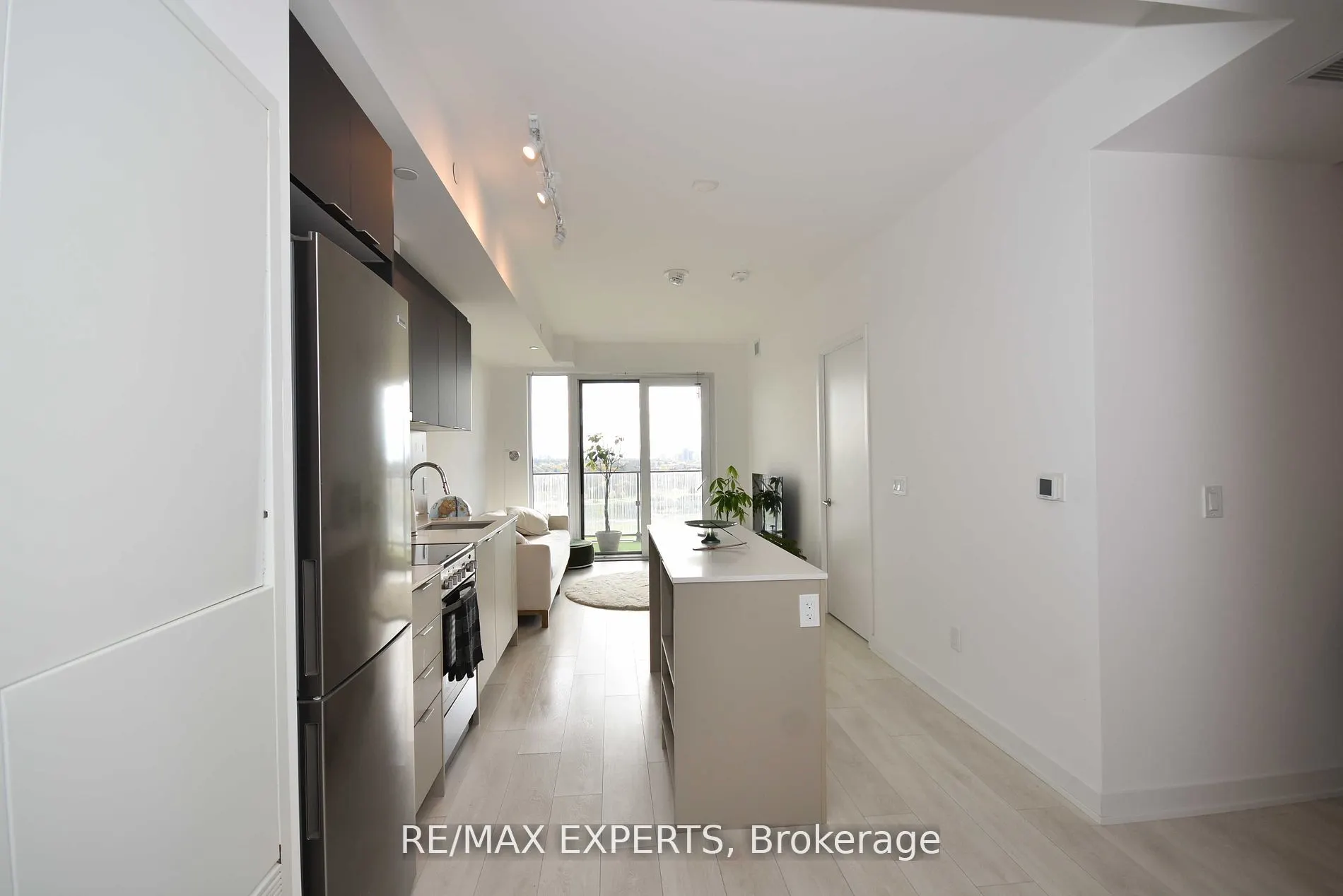 8 Tippett Road, #1507