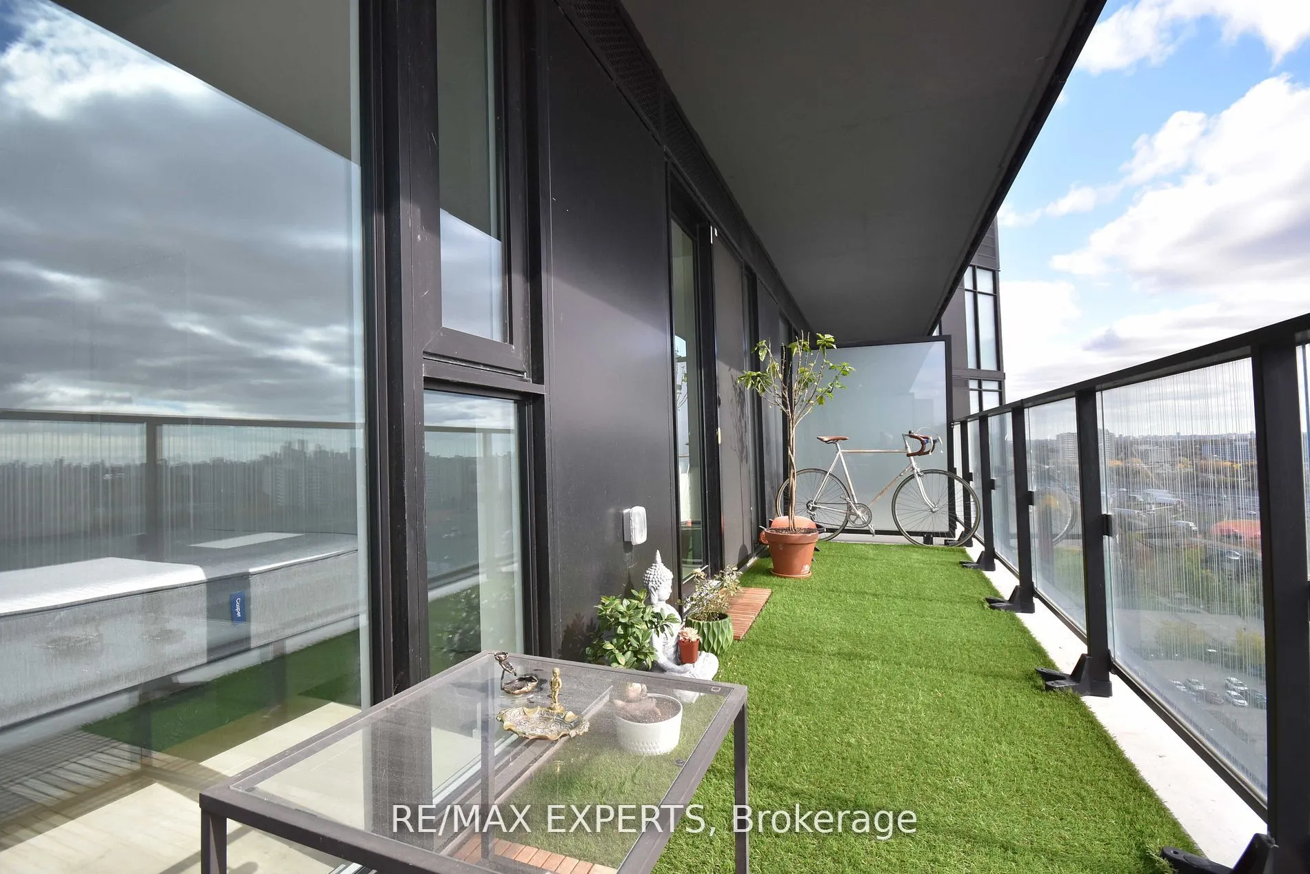 8 Tippett Road, #1507