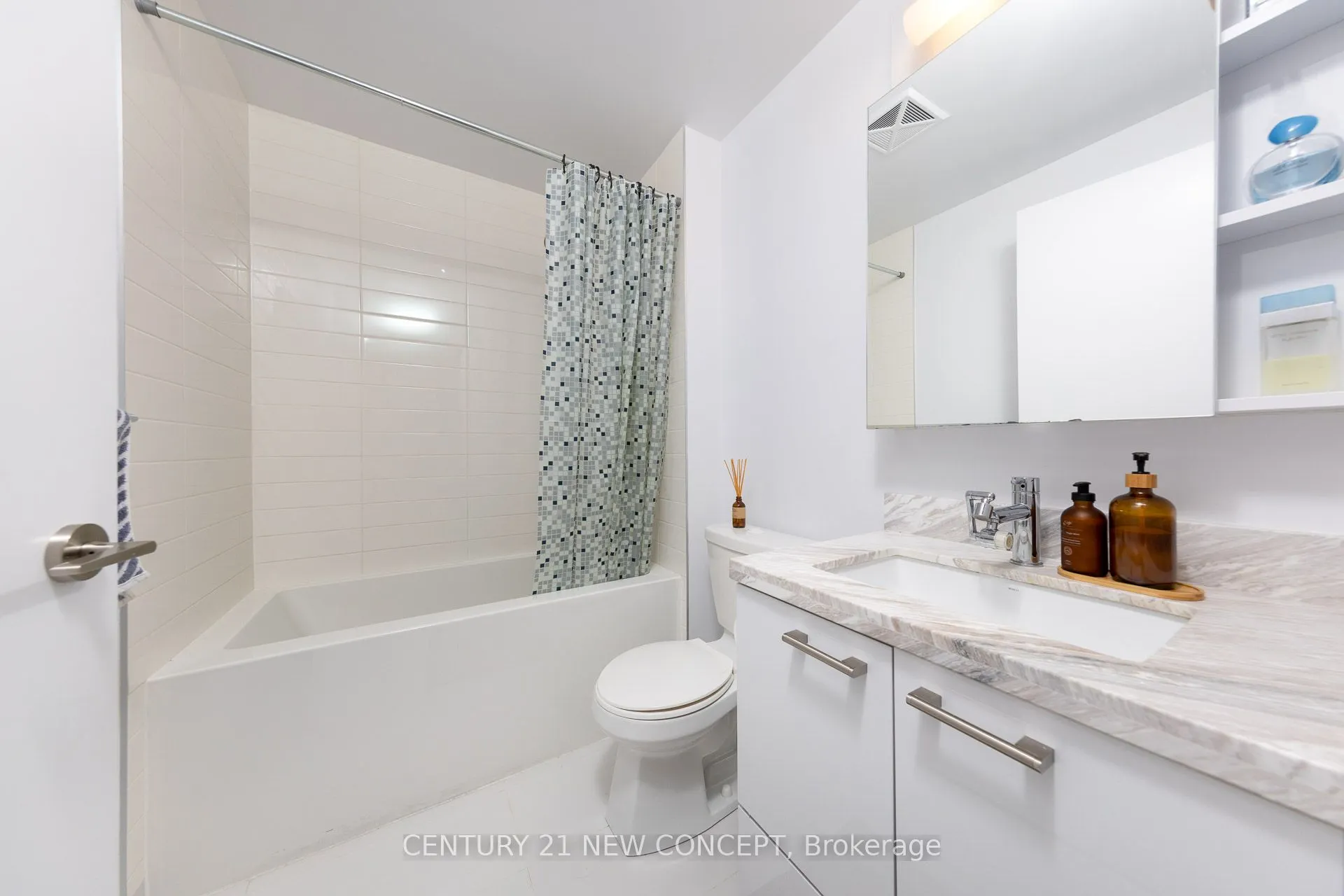 2221 Yonge Street, #1408