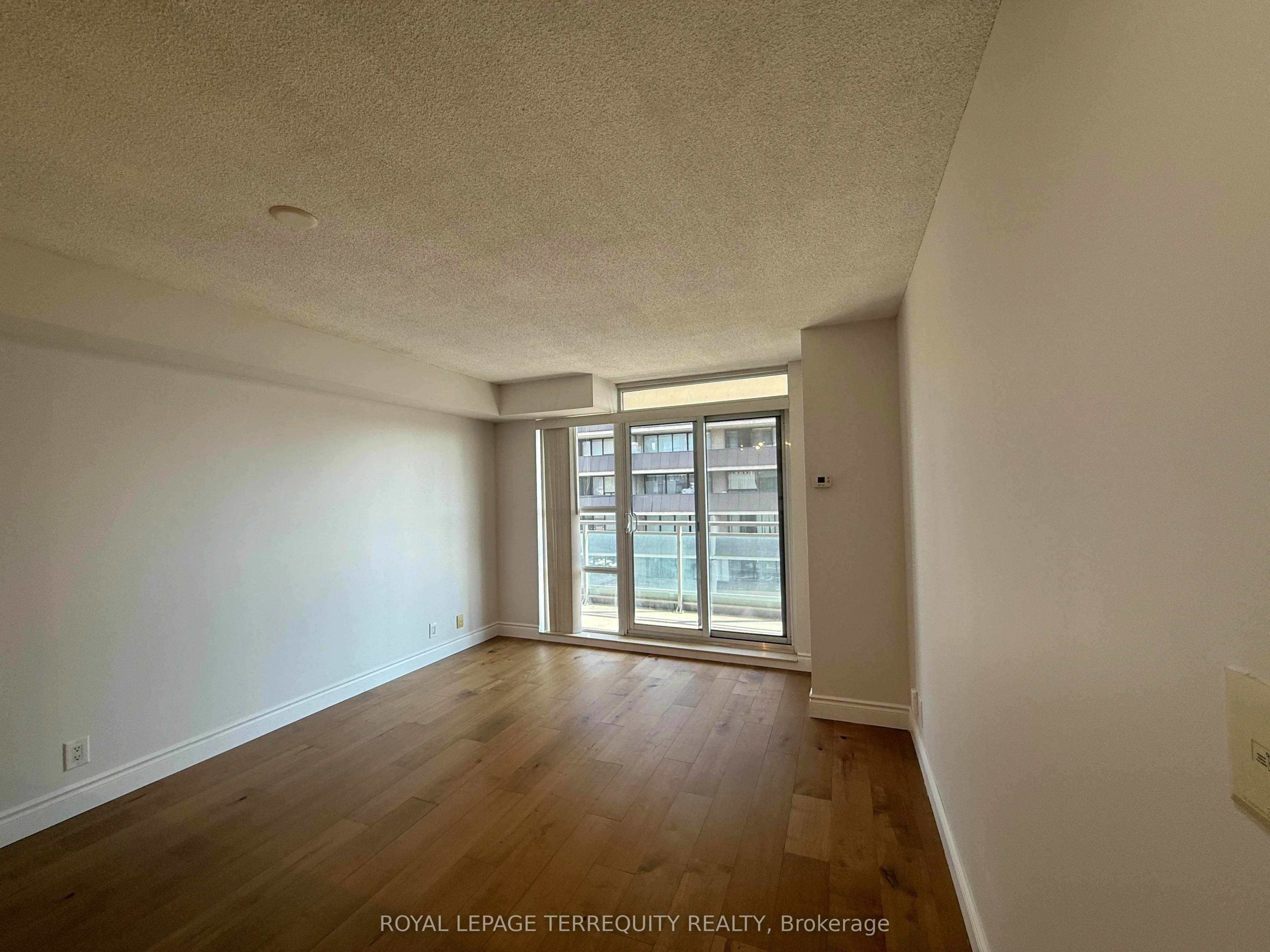 736 Spadina Avenue, #1402