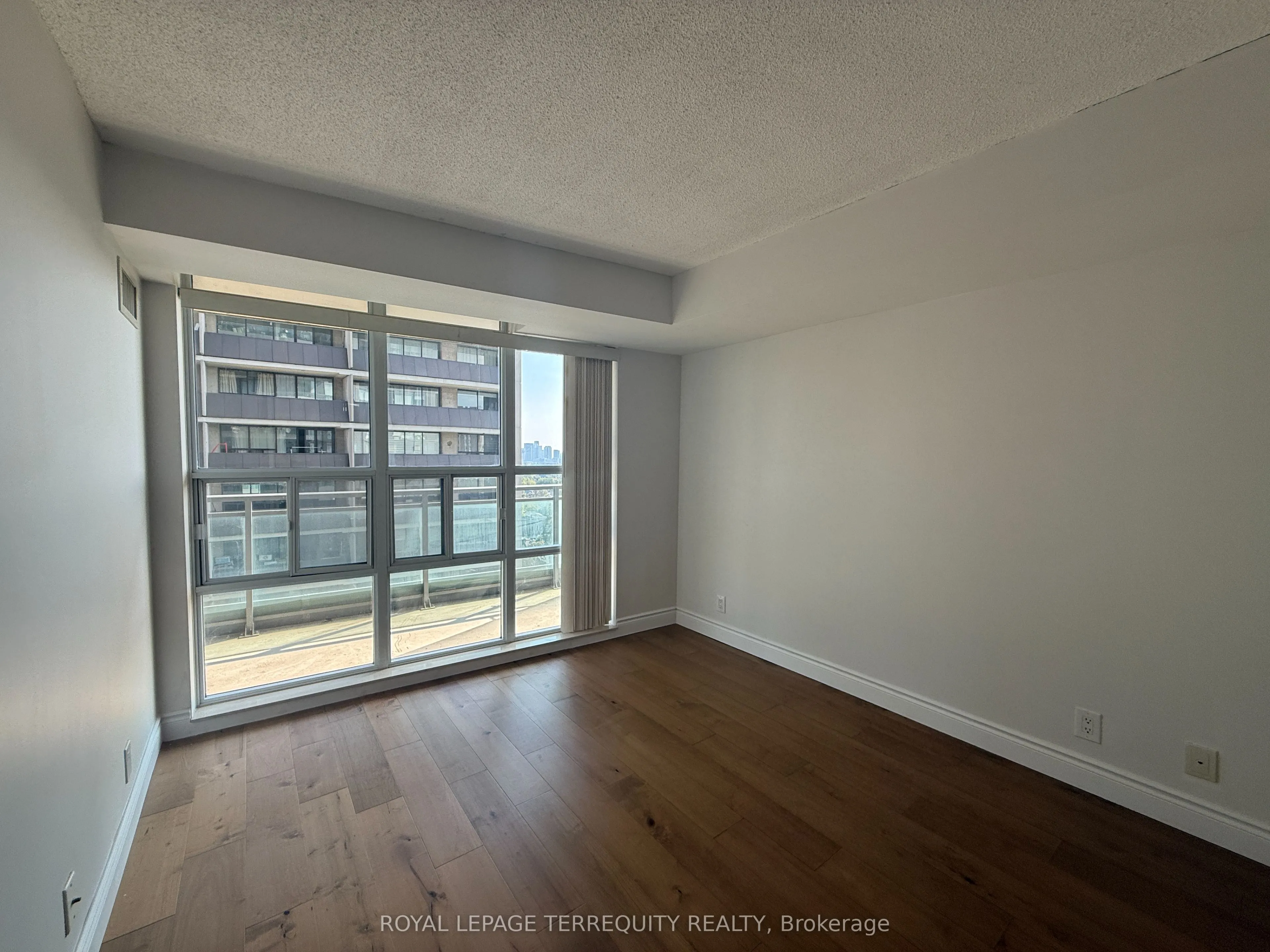 736 Spadina Avenue, #1402