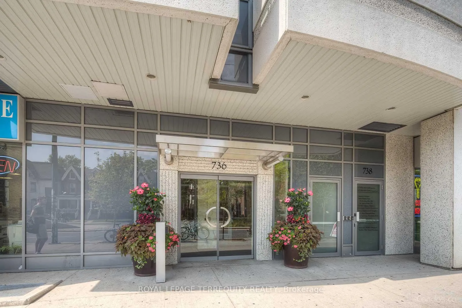 736 Spadina Avenue, #1402