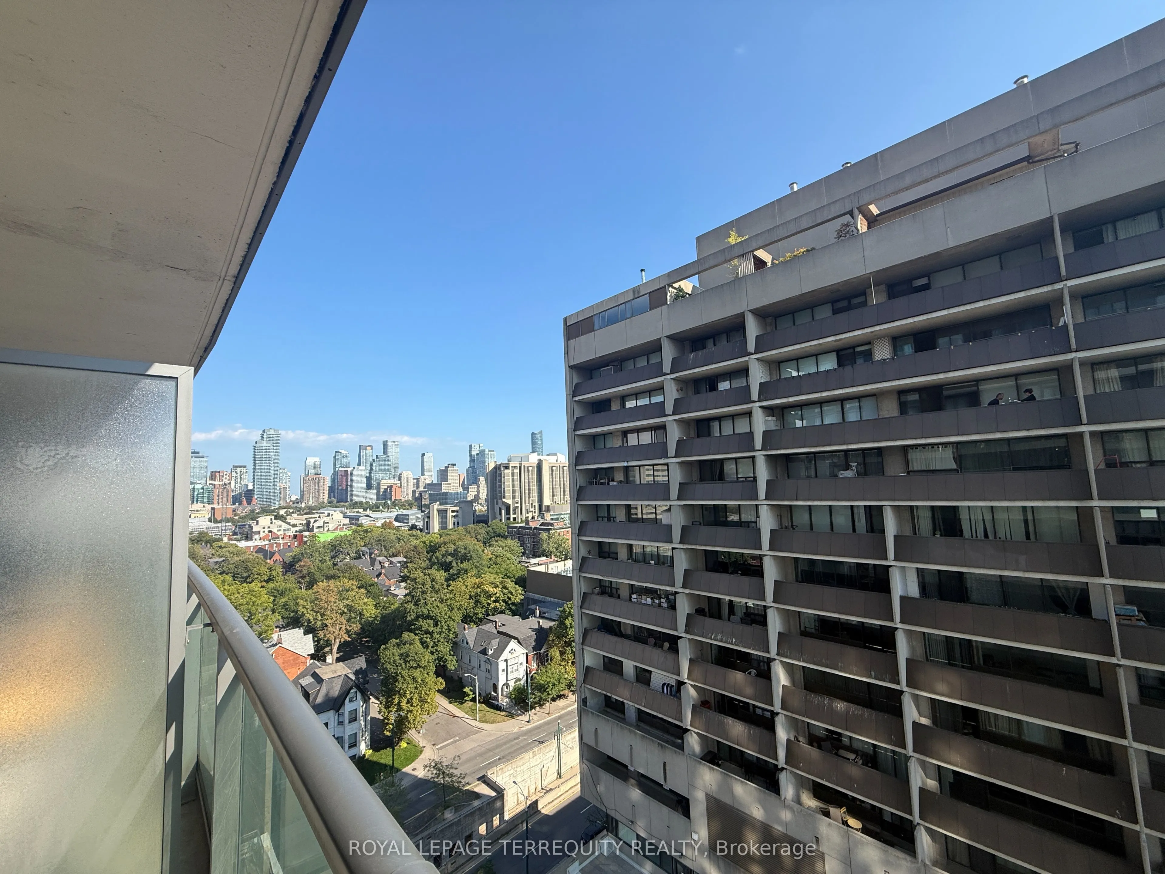 736 Spadina Avenue, #1402