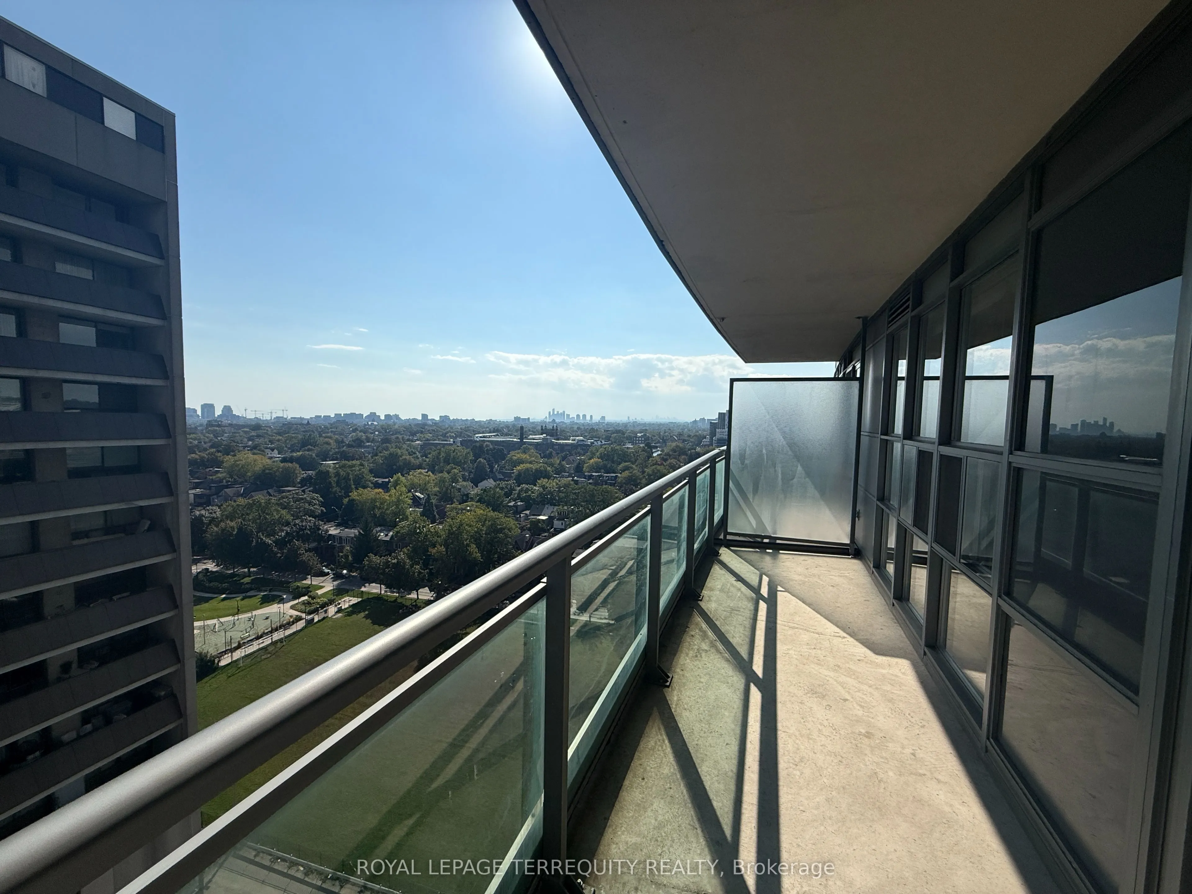 736 Spadina Avenue, #1402