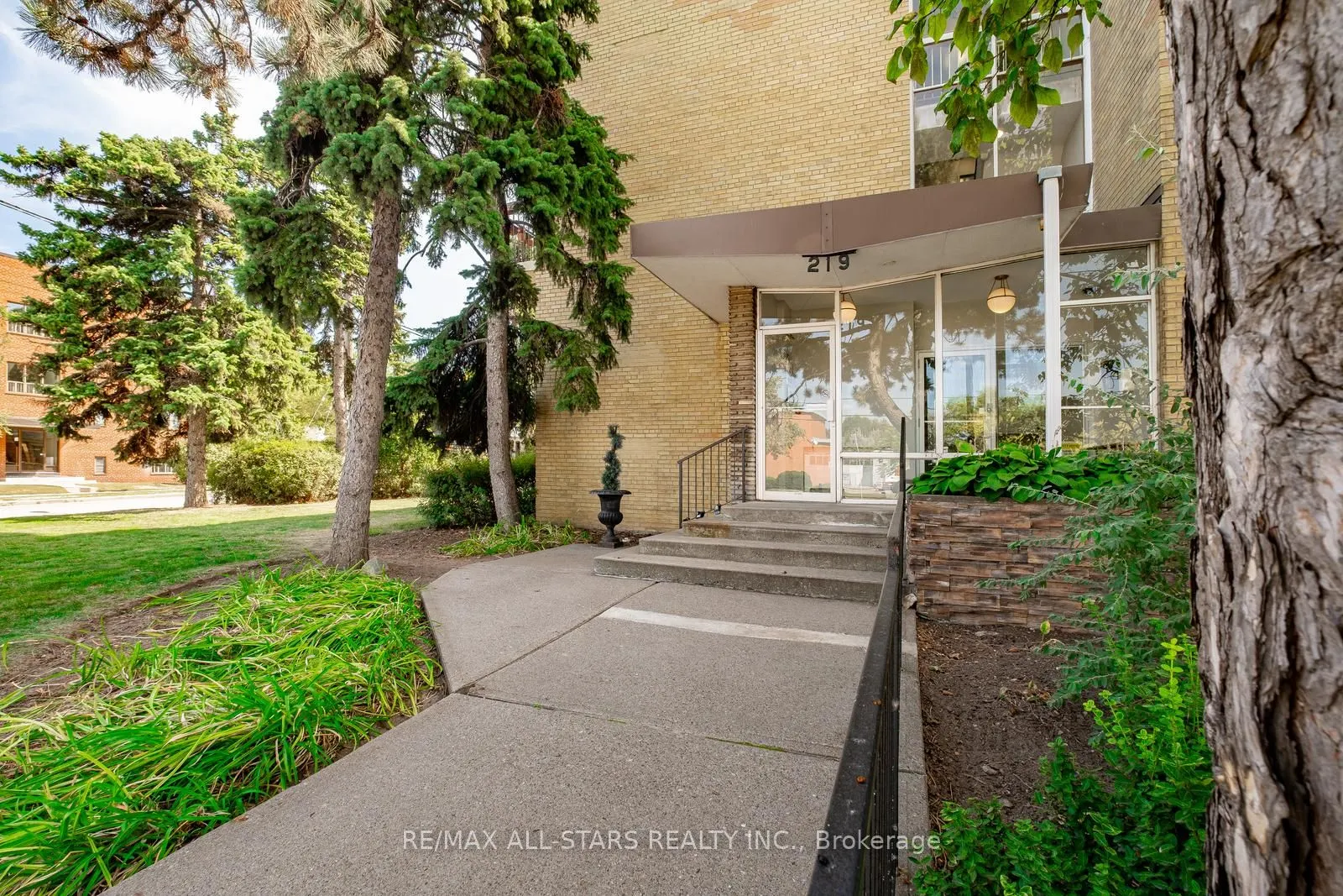 219 Wilson Avenue, #201