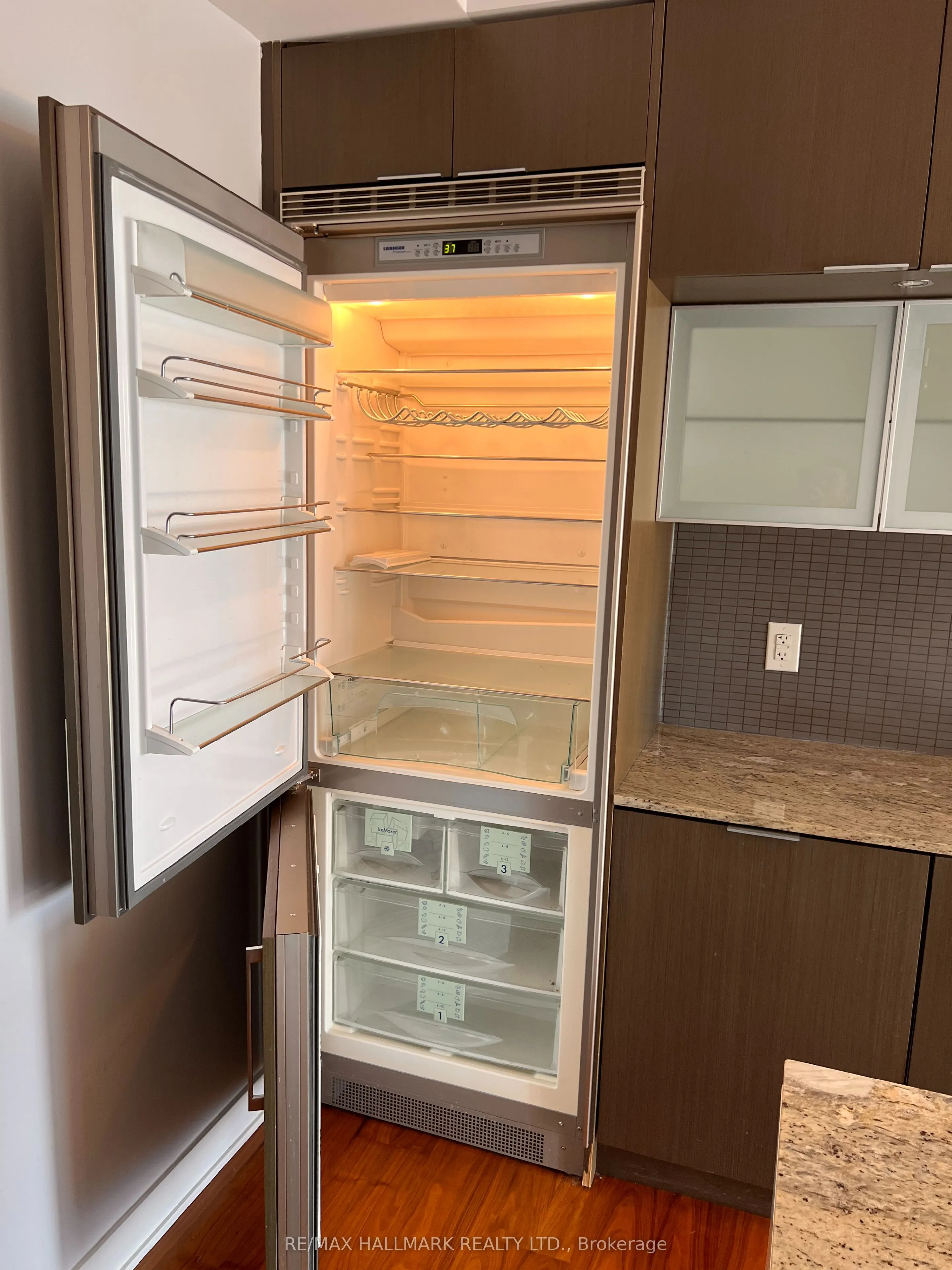 110 Charles Street E, #3105