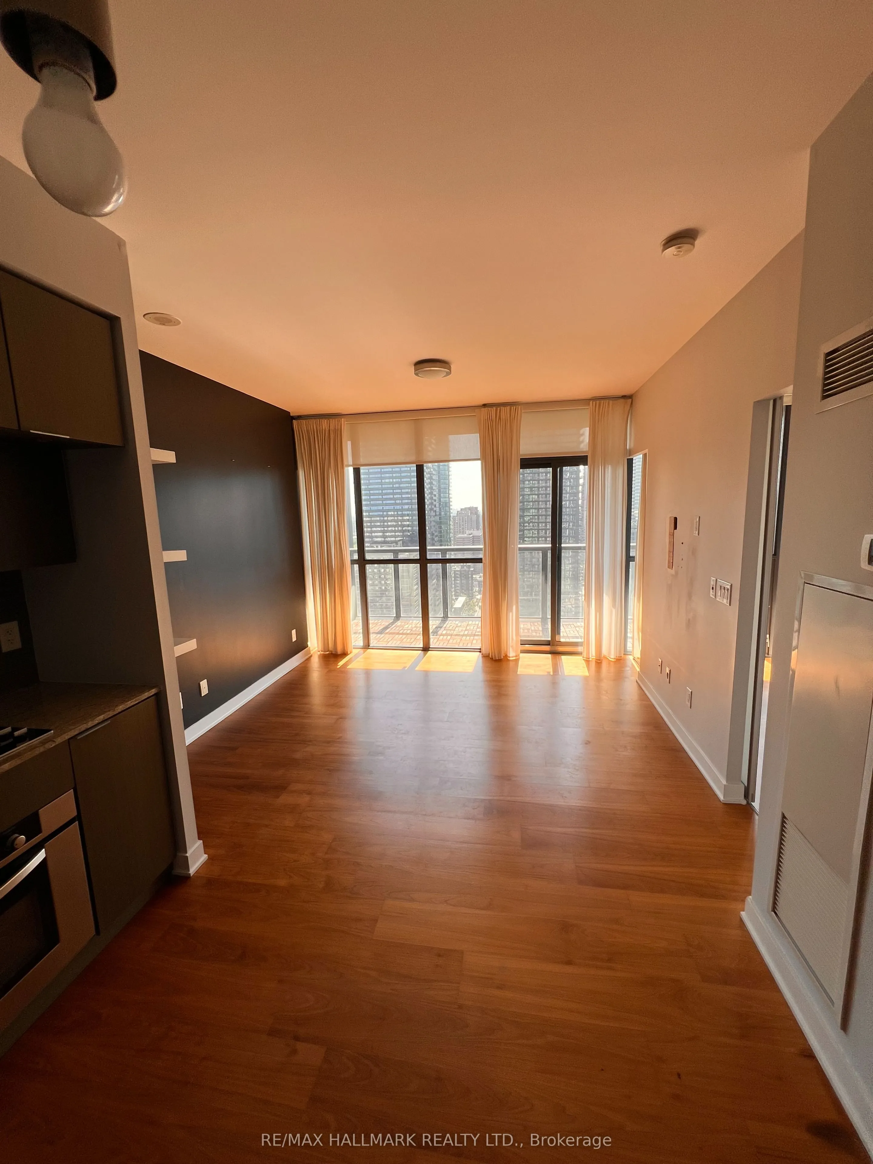 110 Charles Street E, #3105