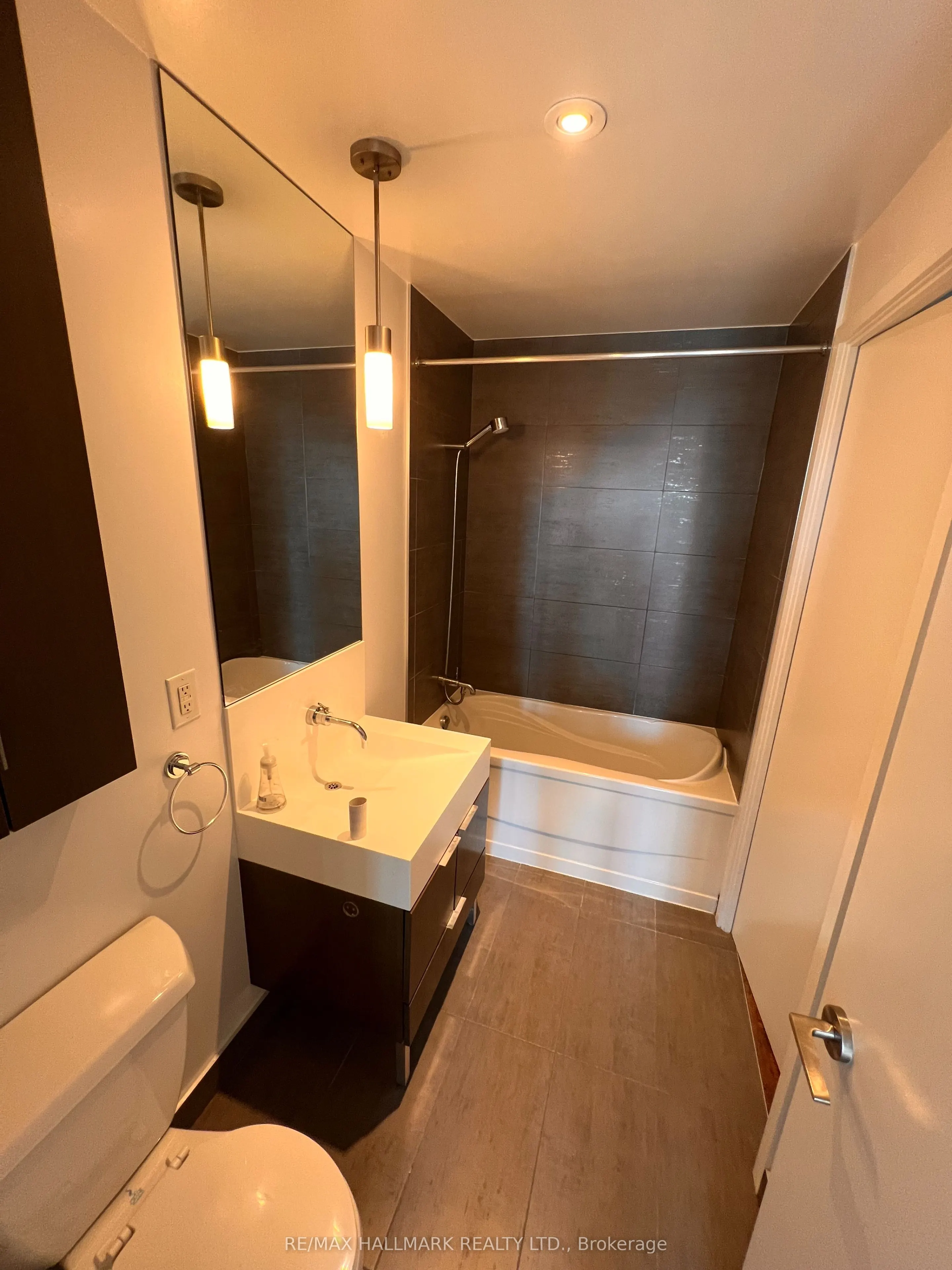 110 Charles Street E, #3105