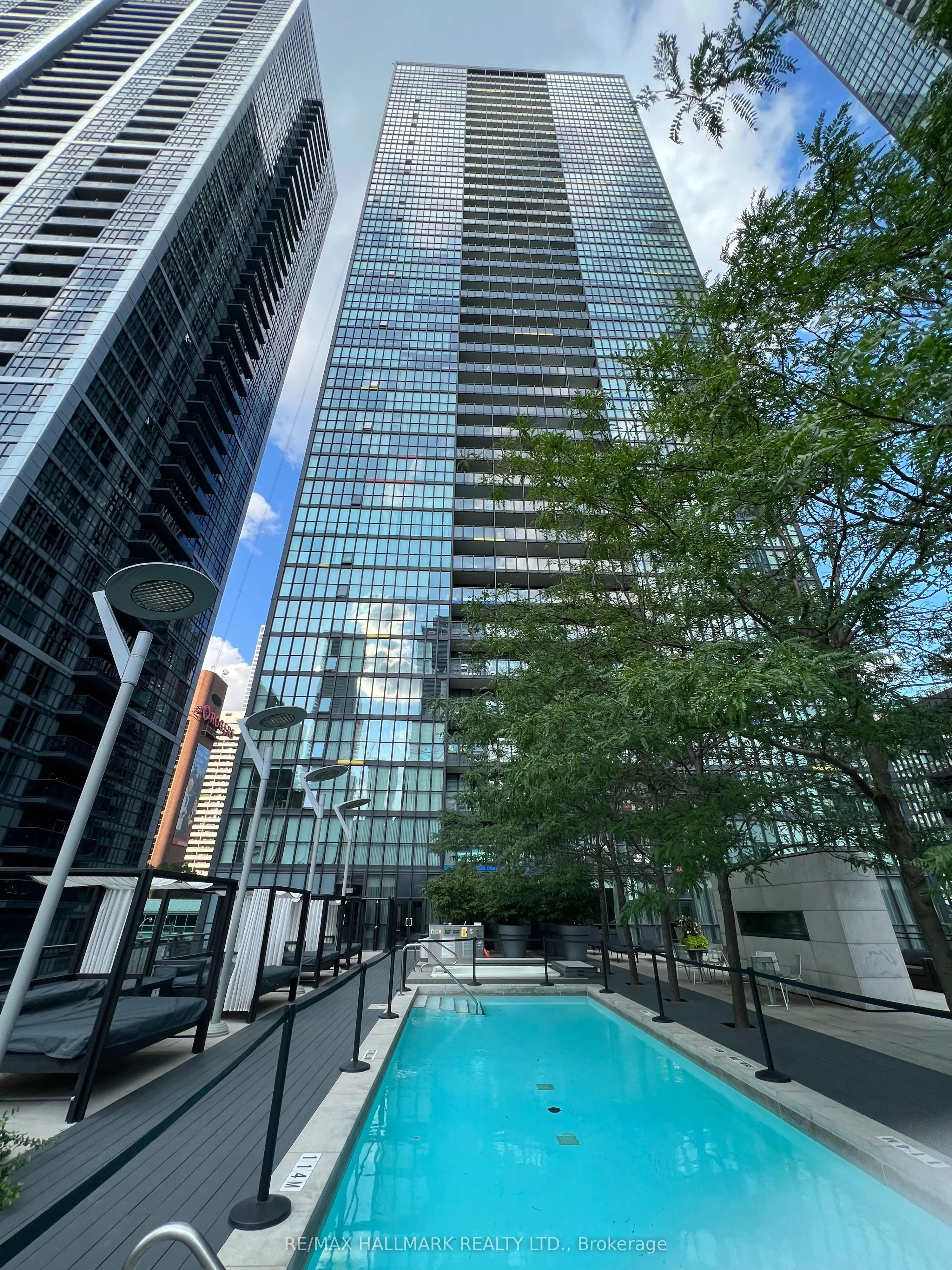 110 Charles Street E, #3105