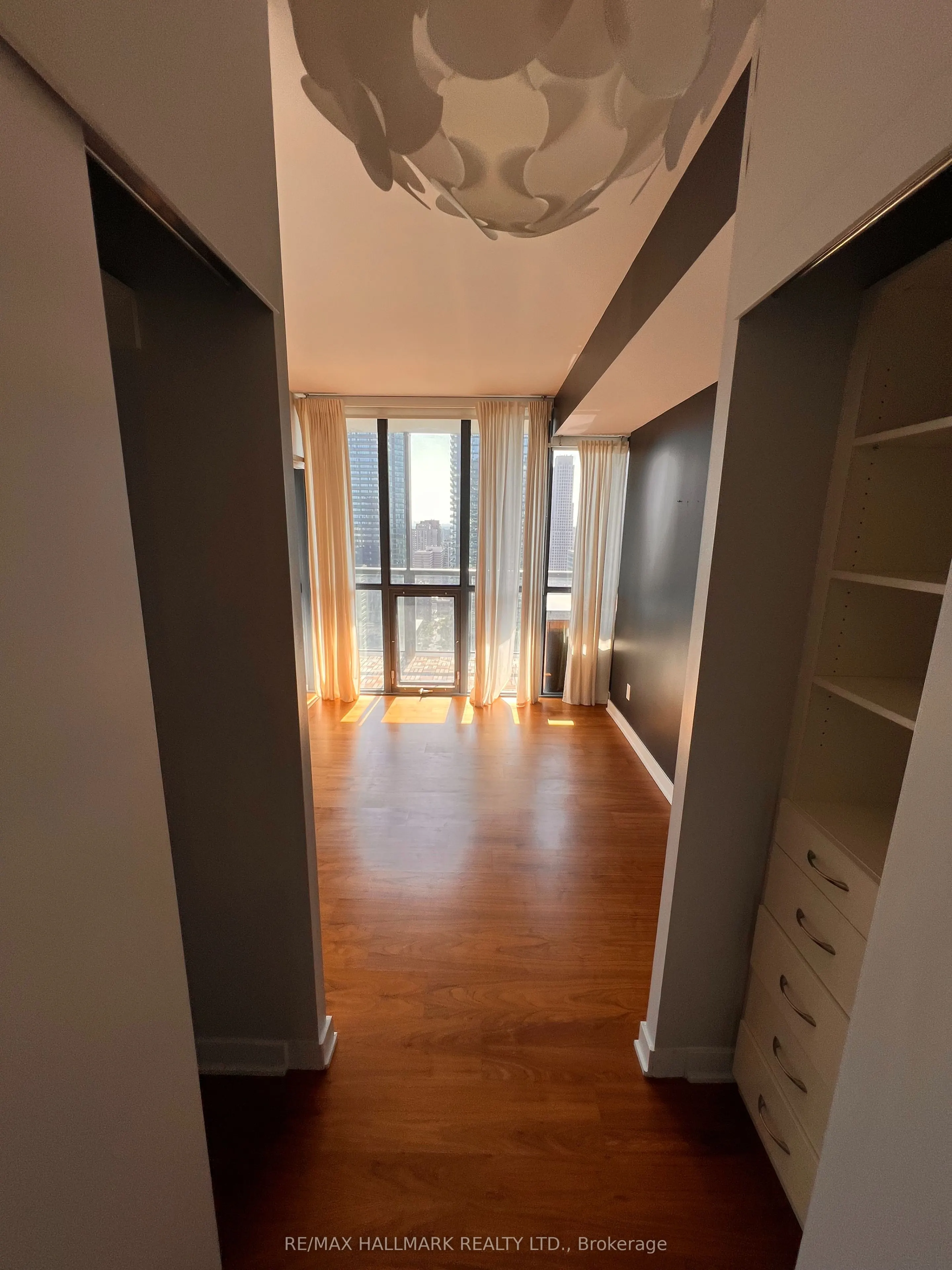 110 Charles Street E, #3105