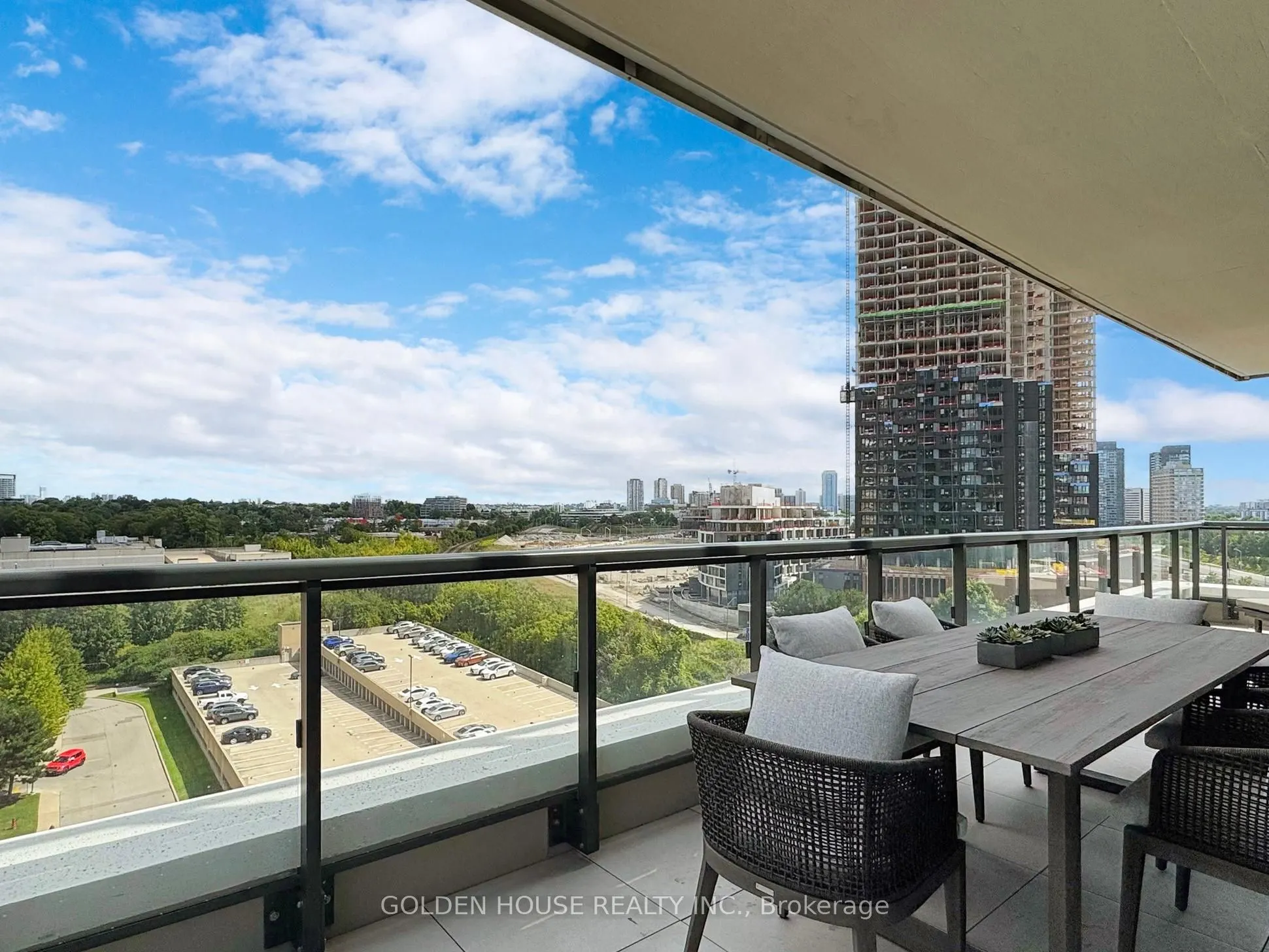 30 Inn On the Park Drive, #903