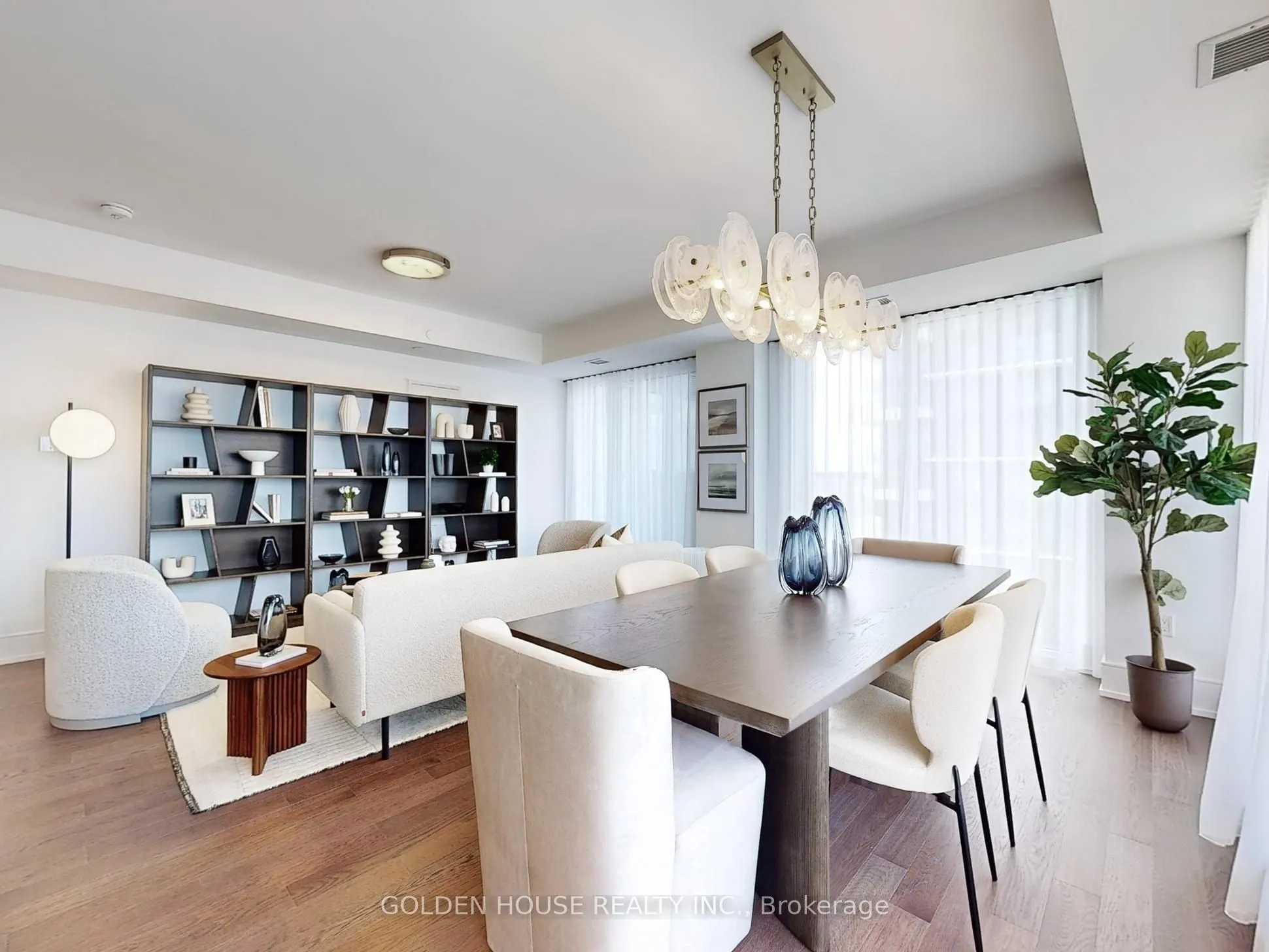 30 Inn On the Park Drive, #903