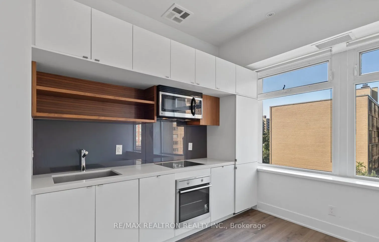 111 St Clair Avenue W, #501
