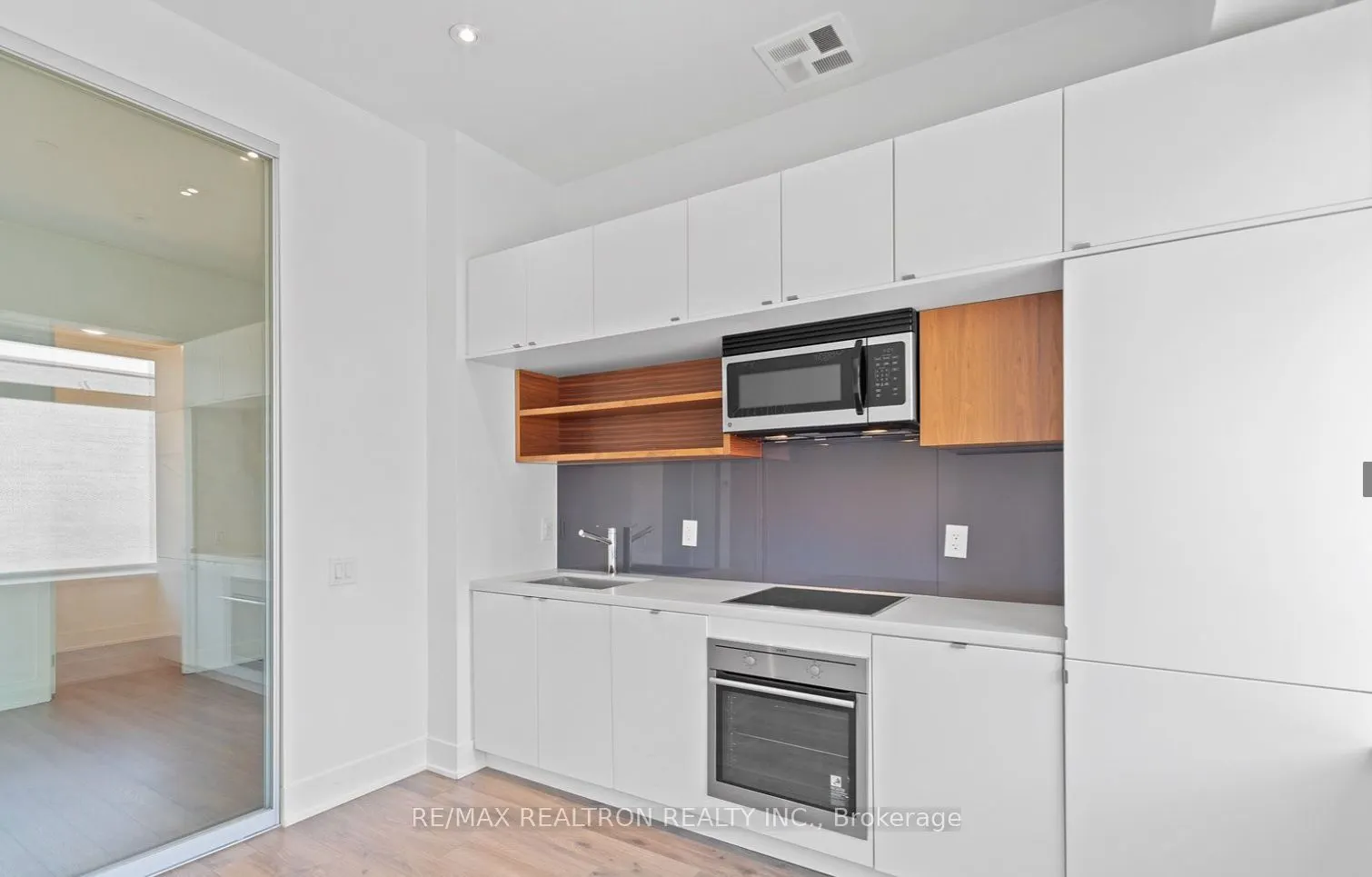 111 St Clair Avenue W, #501