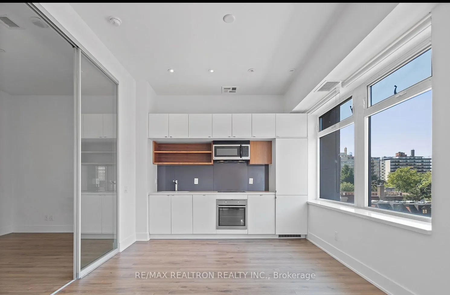 111 St Clair Avenue W, #501