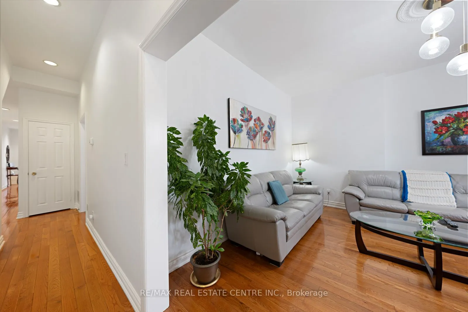 14 Churchill Avenue