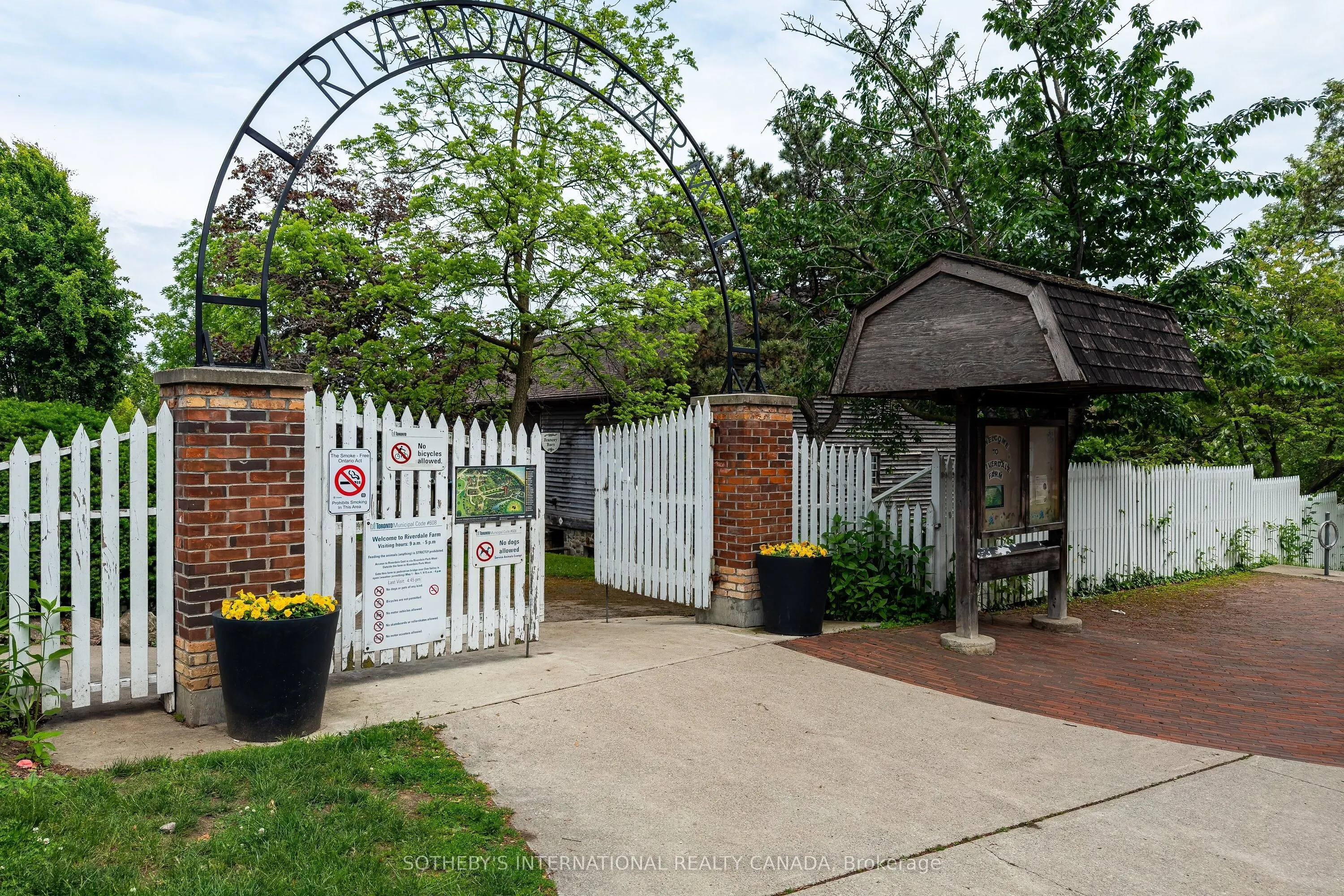 412 Wellesley Street E