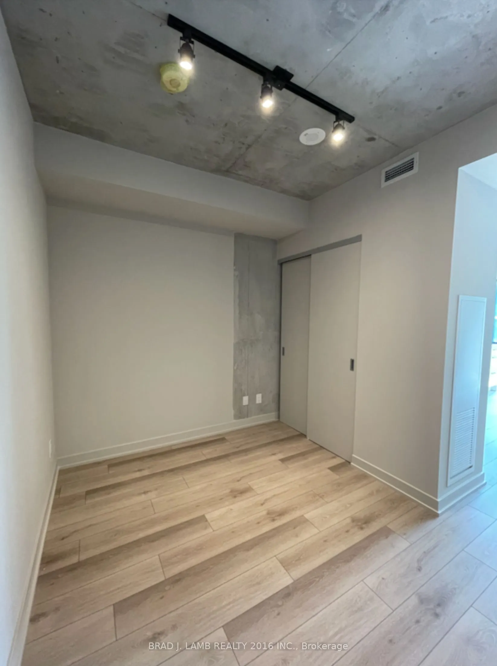 458 Richmond Street W, #904