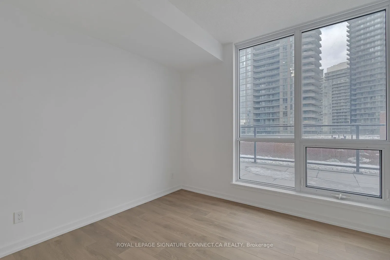32 Forest Manor Road, #605