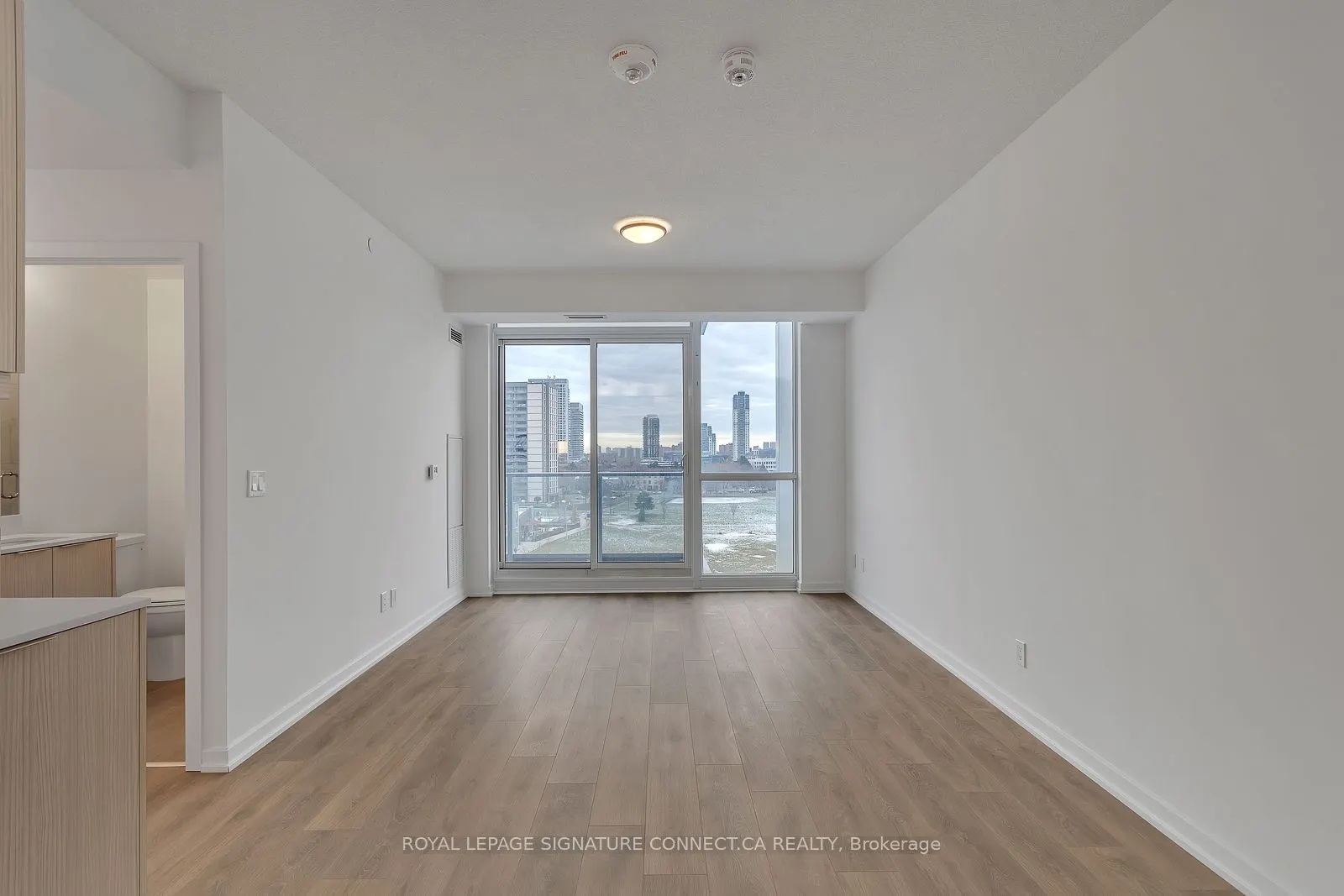 32 Forest Manor Road, #605