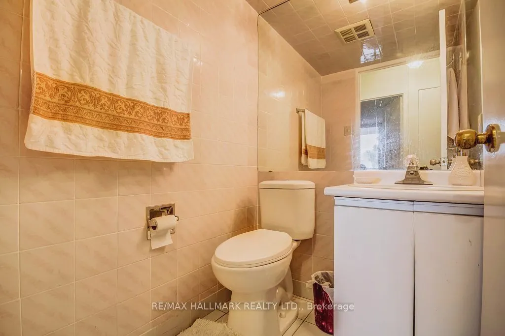 1101 Steeles Avenue W, #209