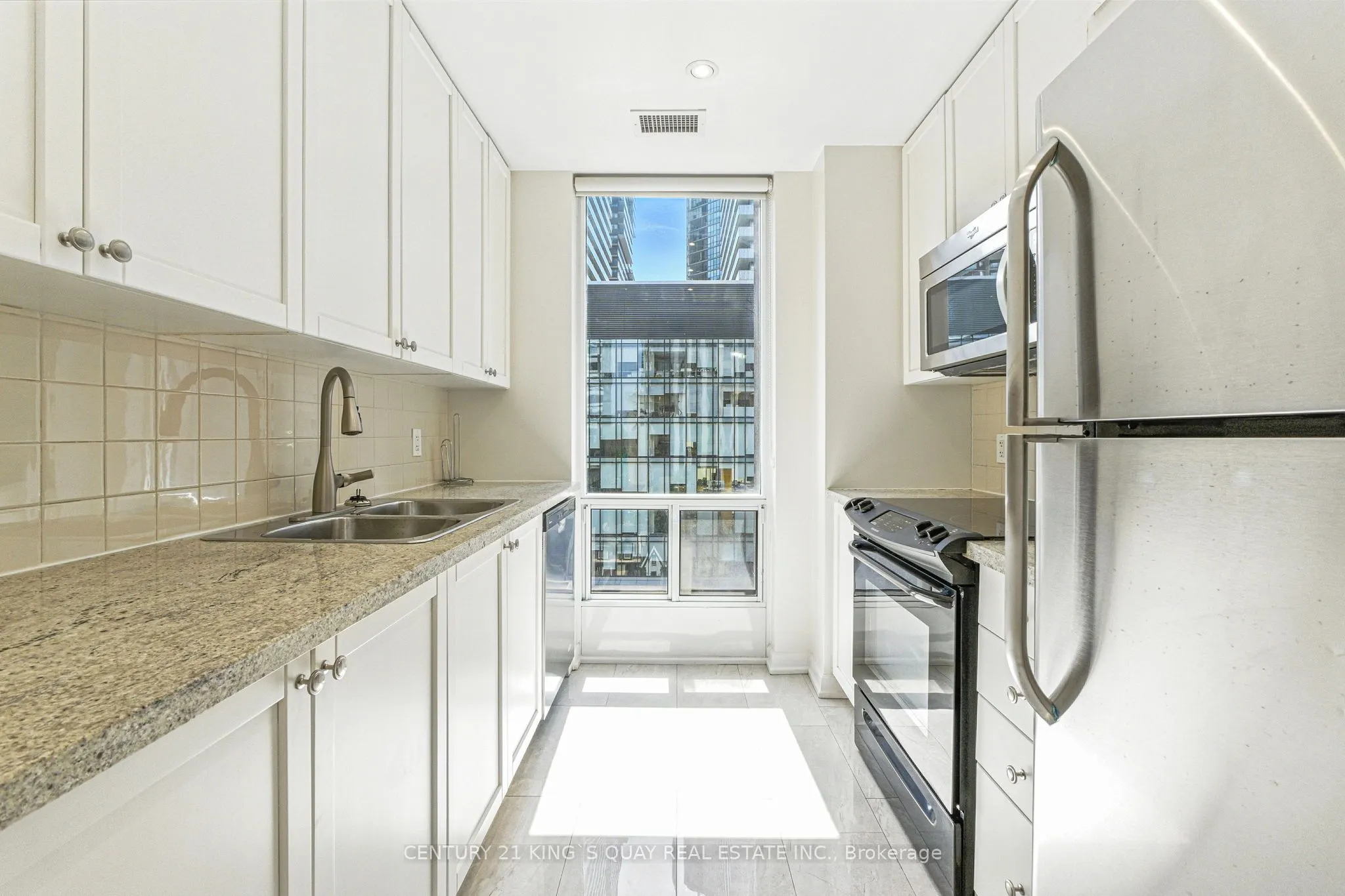 85 Bloor Street E, #810