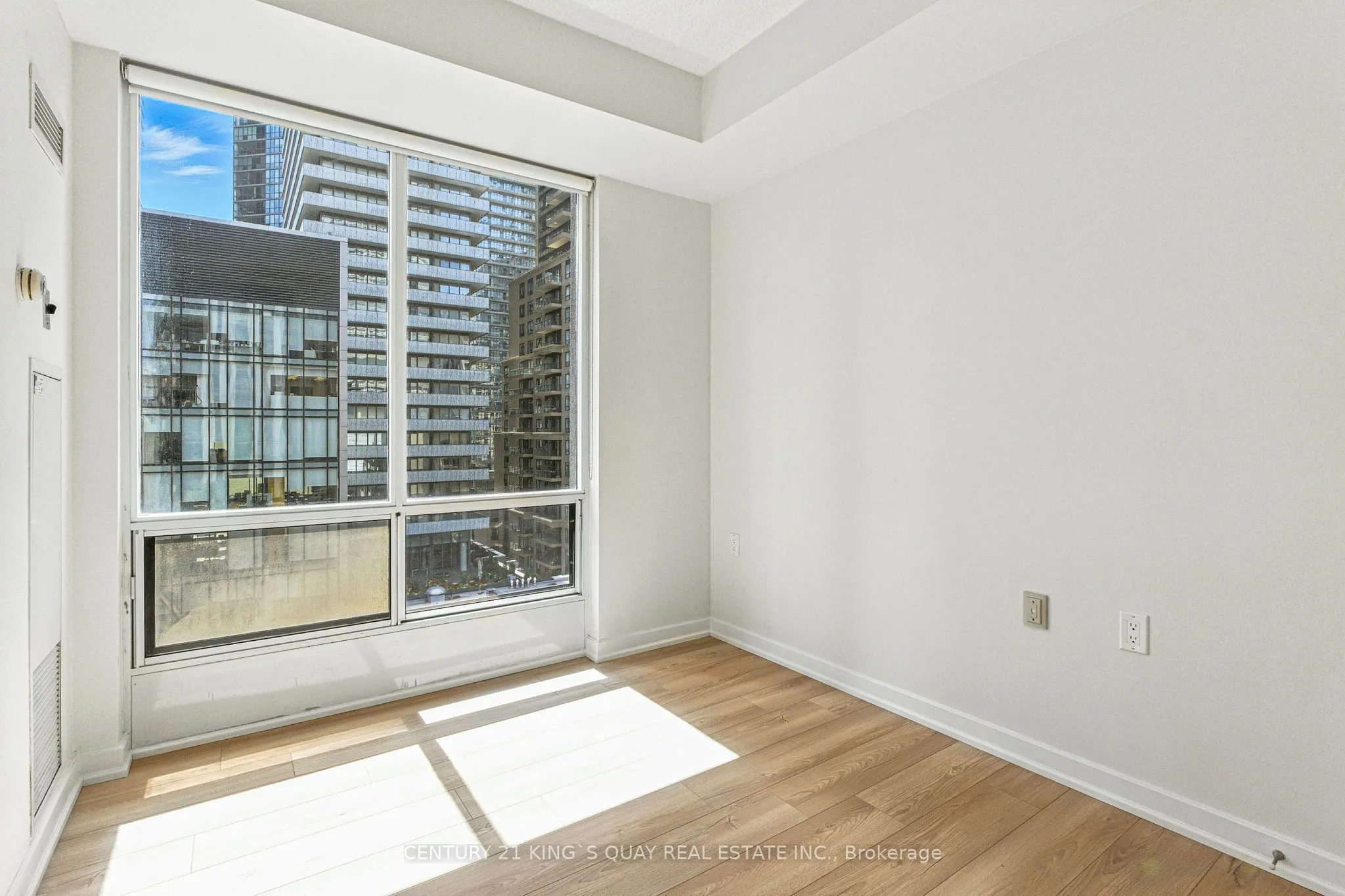 85 Bloor Street E, #810