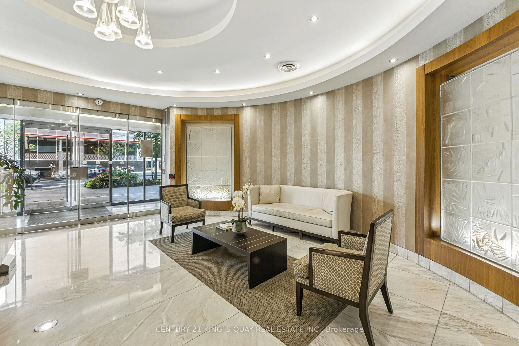85 Bloor Street E, #810