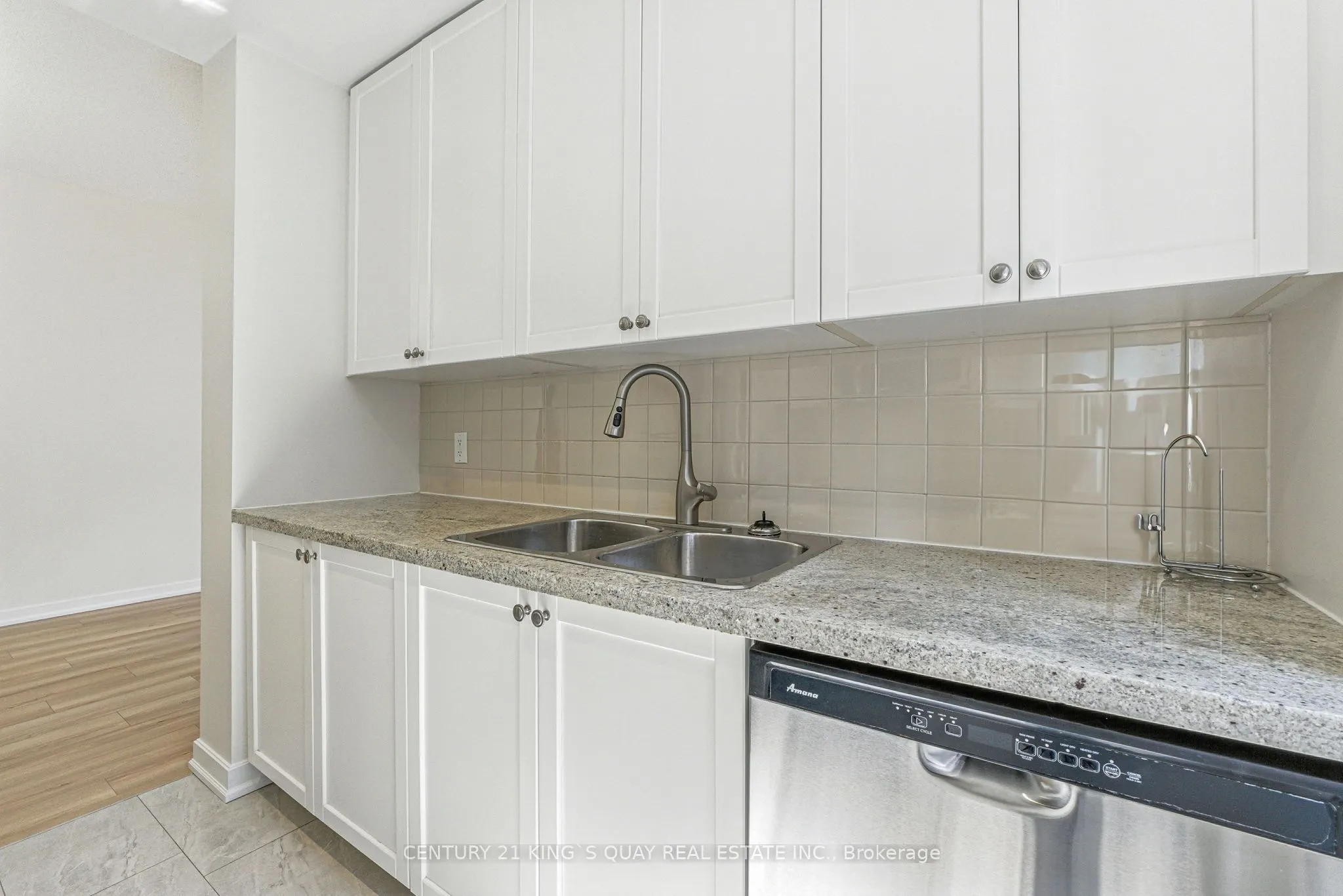 85 Bloor Street E, #810