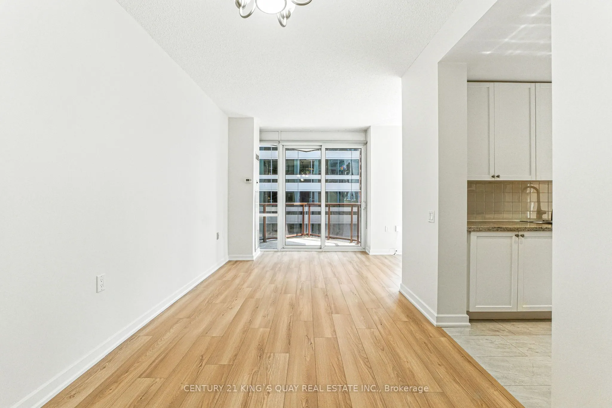 85 Bloor Street E, #810