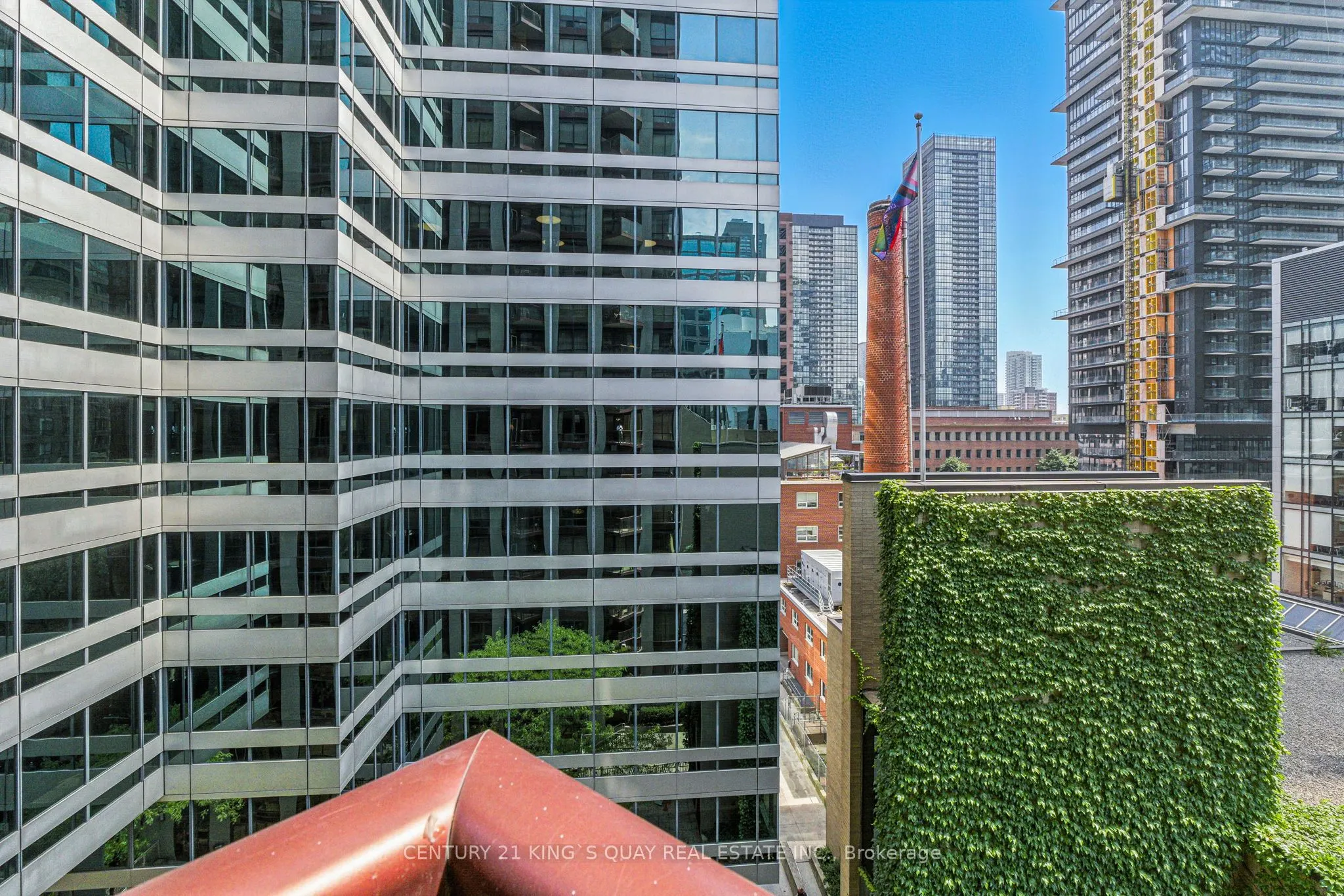 85 Bloor Street E, #810