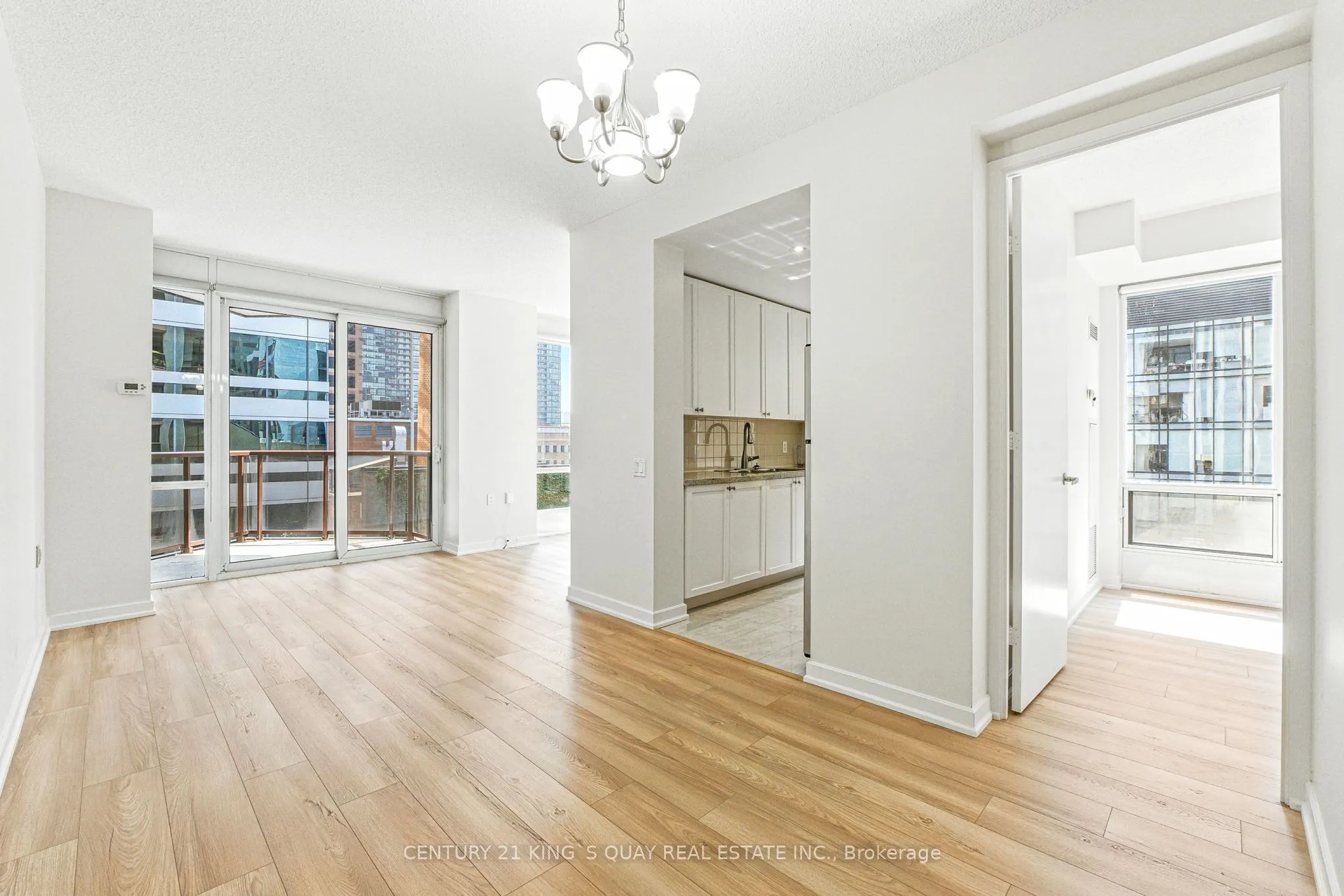 85 Bloor Street E, #810