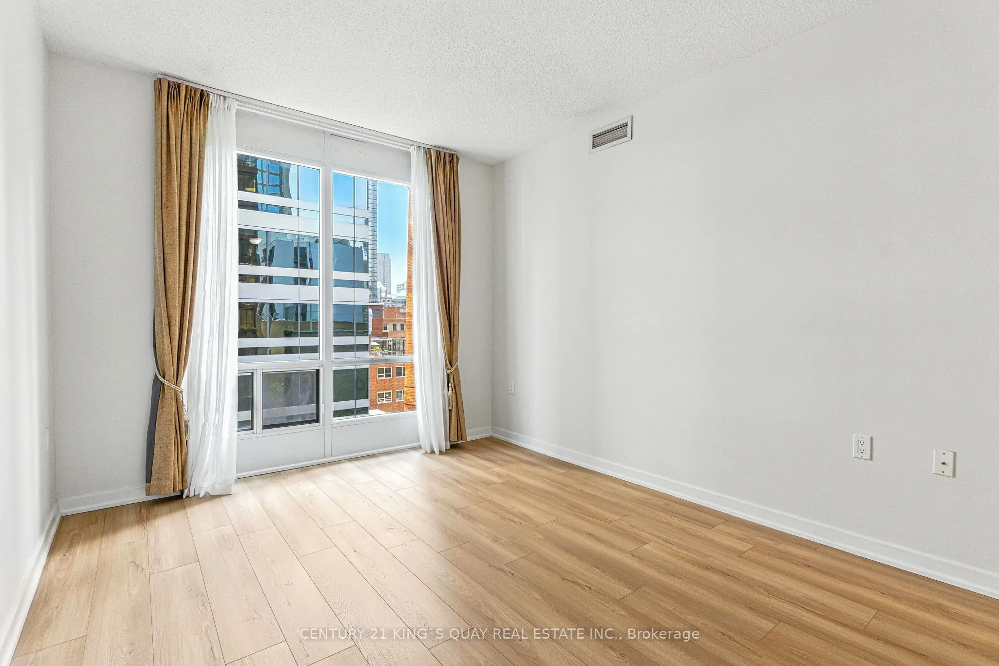85 Bloor Street E, #810