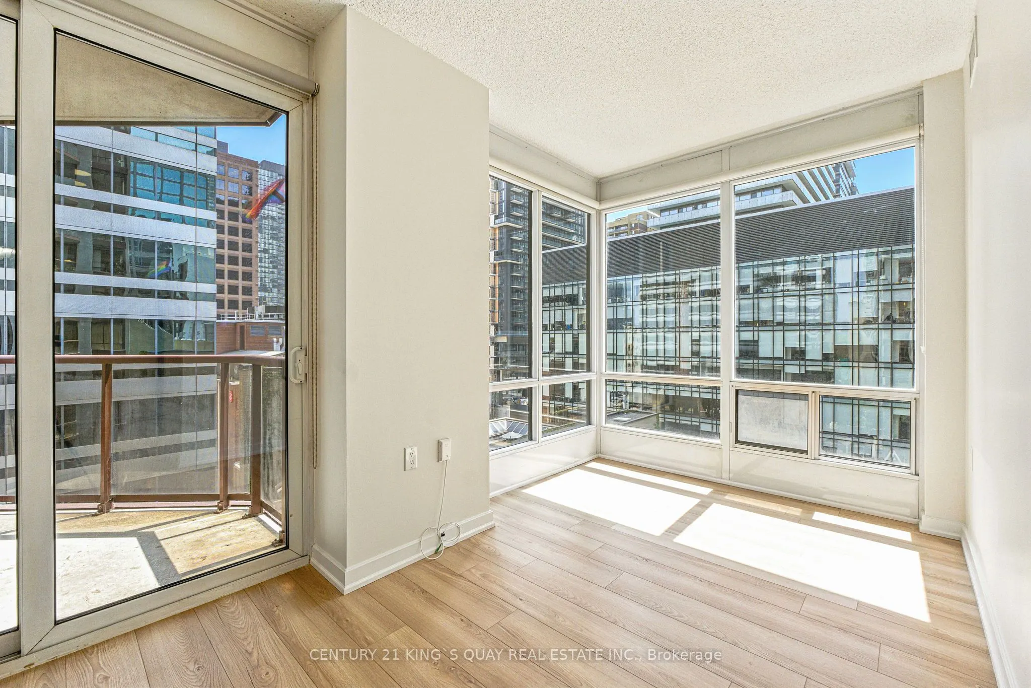 85 Bloor Street E, #810