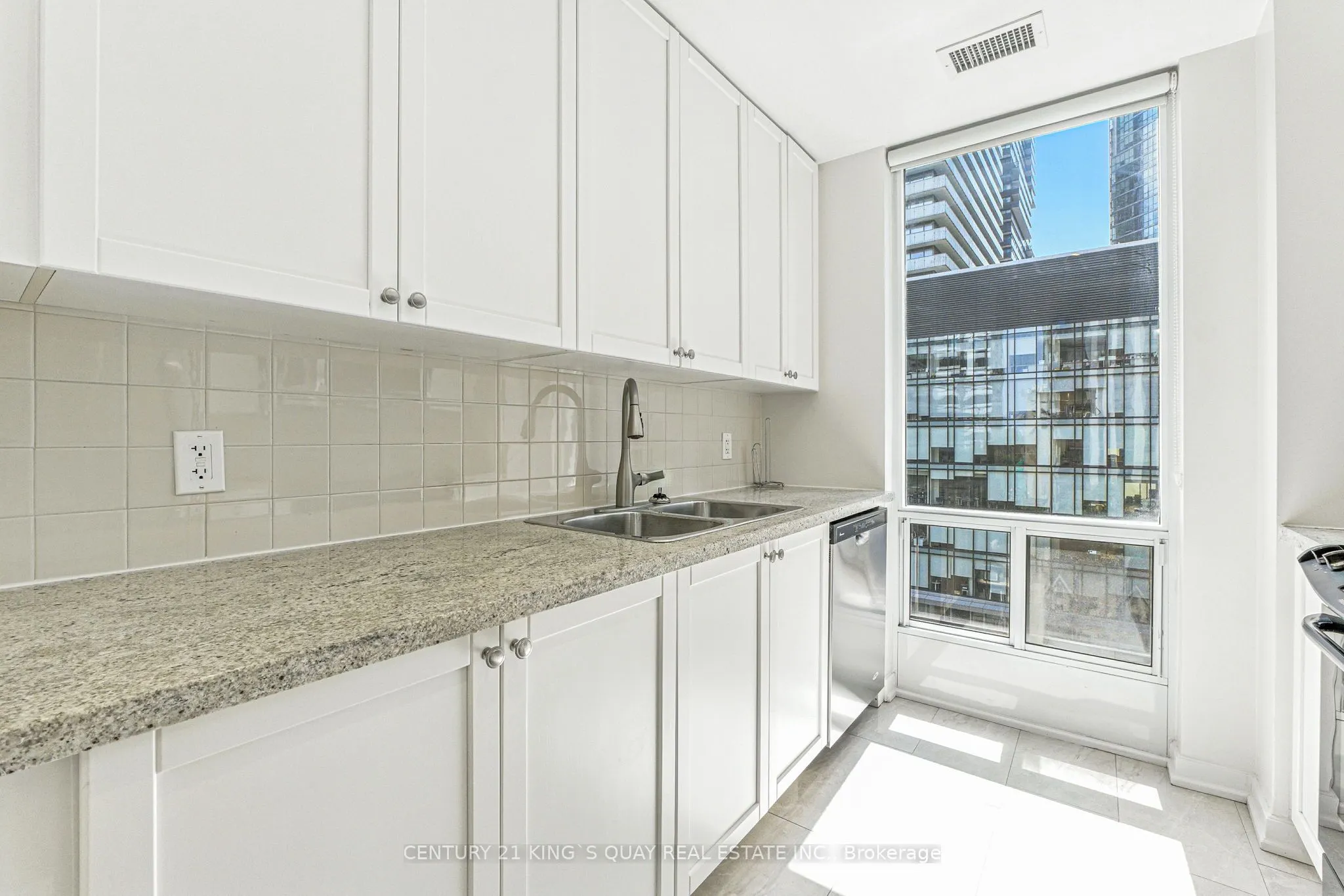 85 Bloor Street E, #810