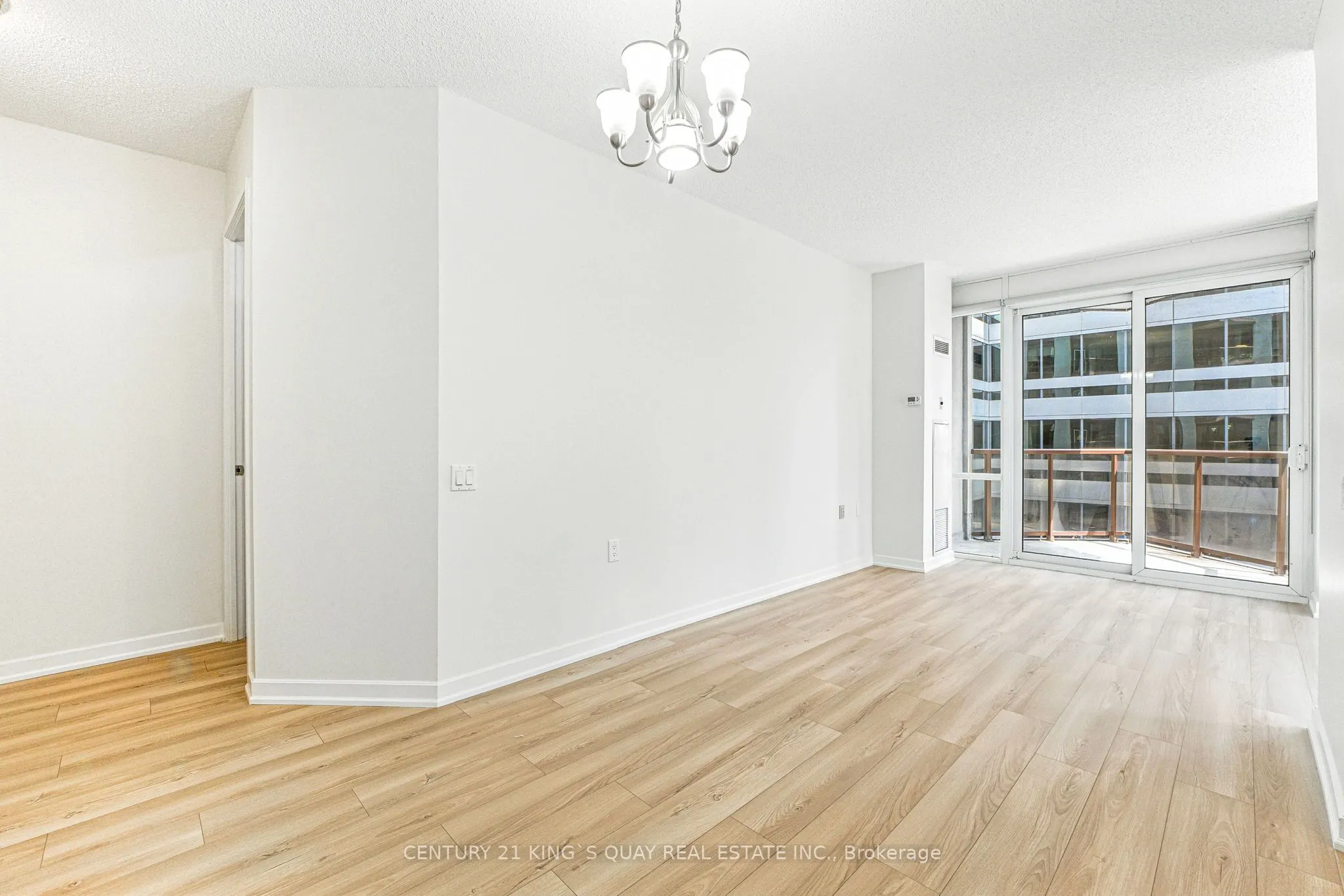 85 Bloor Street E, #810