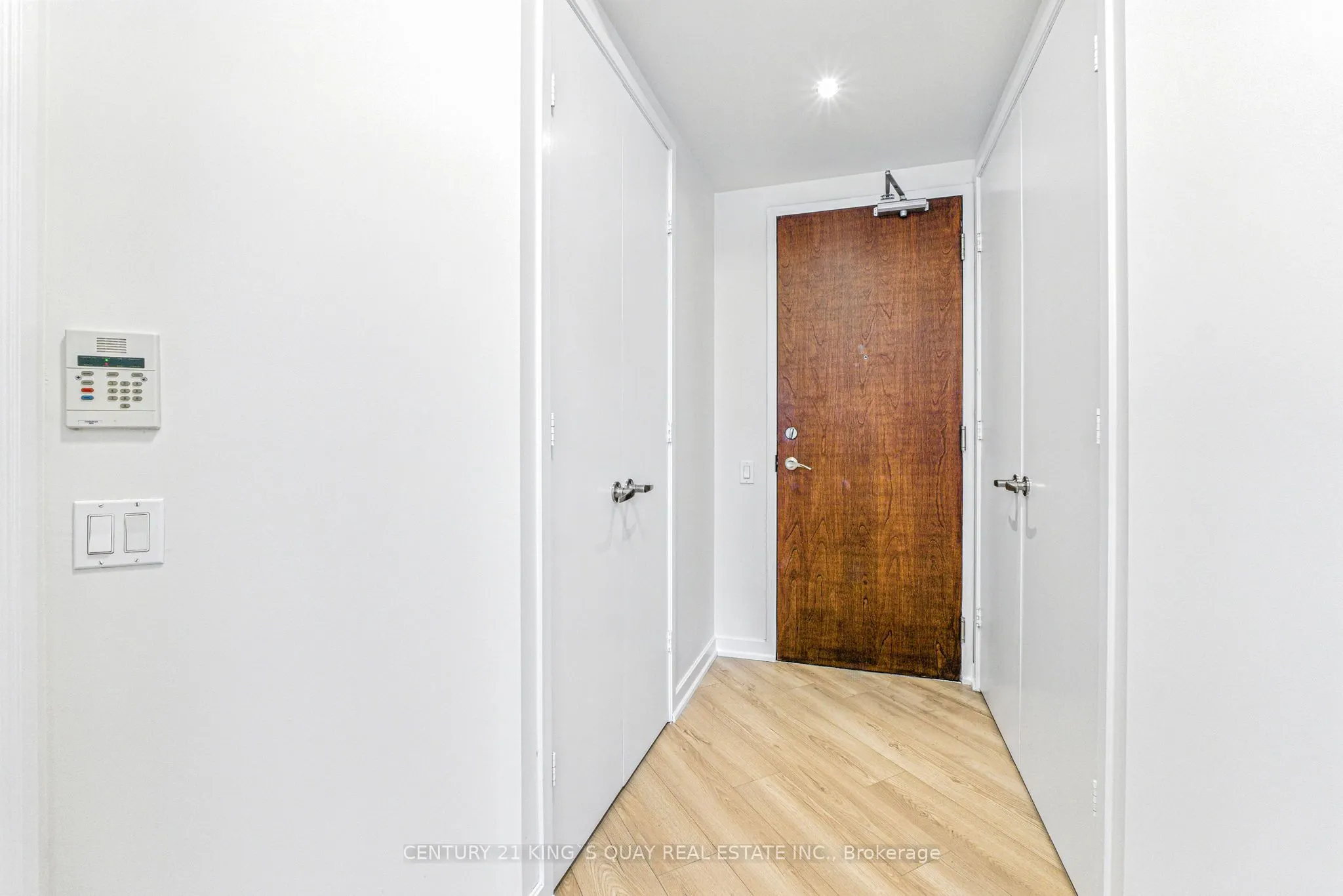 85 Bloor Street E, #810