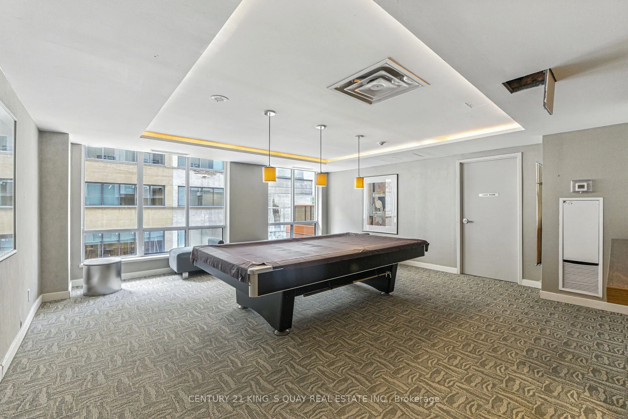 85 Bloor Street E, #810