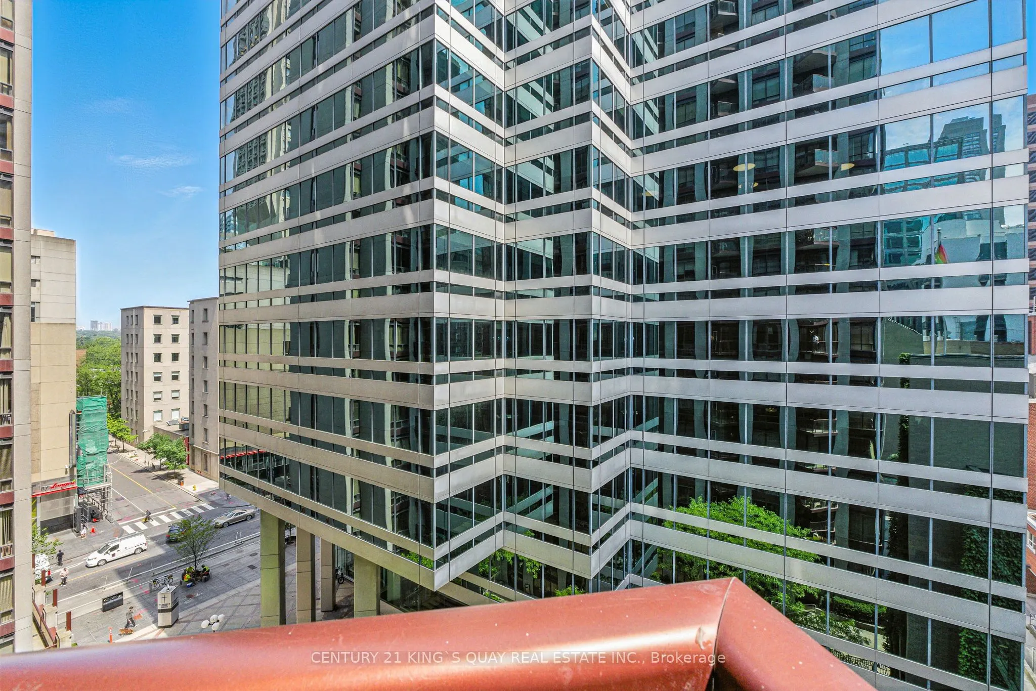 85 Bloor Street E, #810