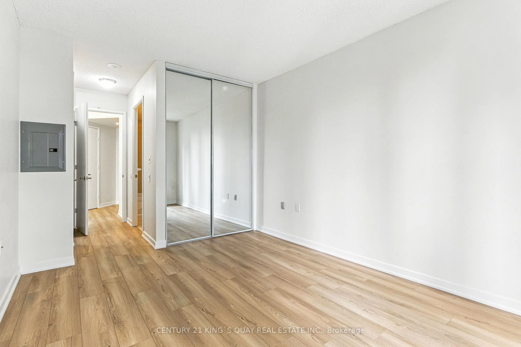 85 Bloor Street E, #810