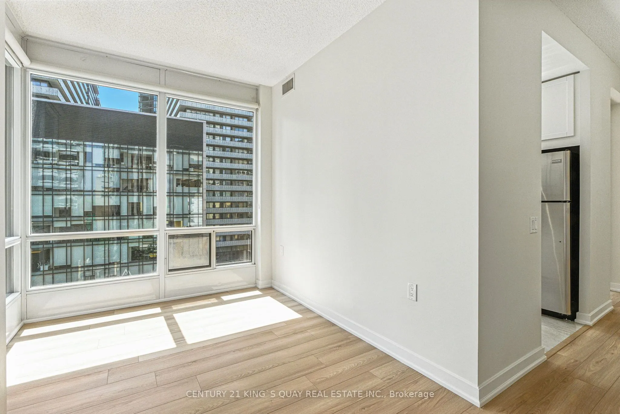 85 Bloor Street E, #810