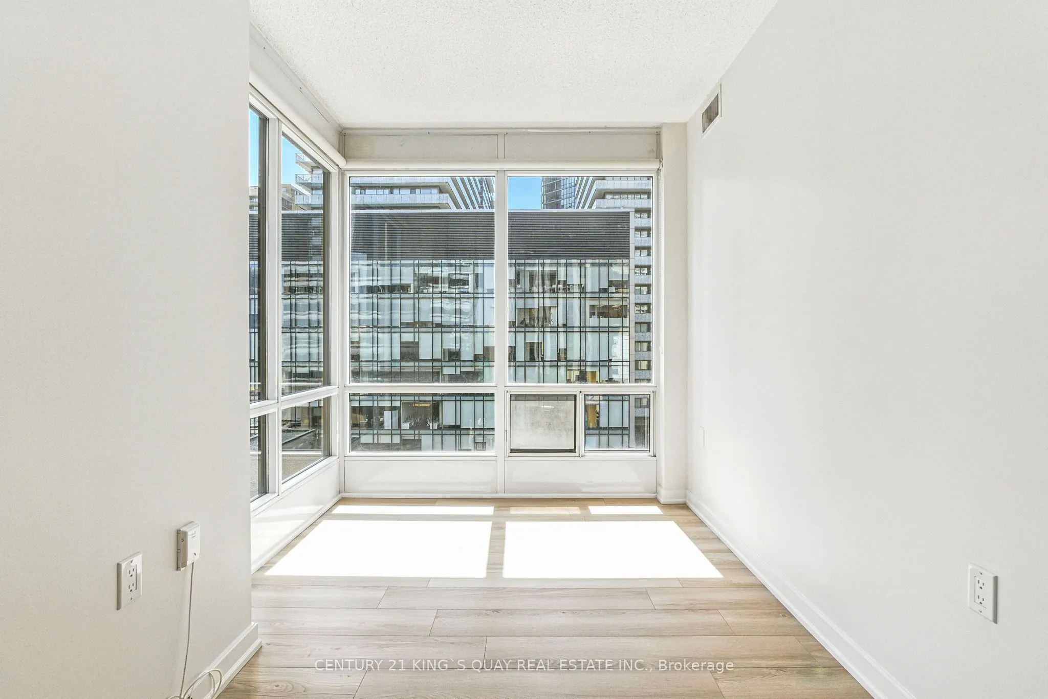 85 Bloor Street E, #810