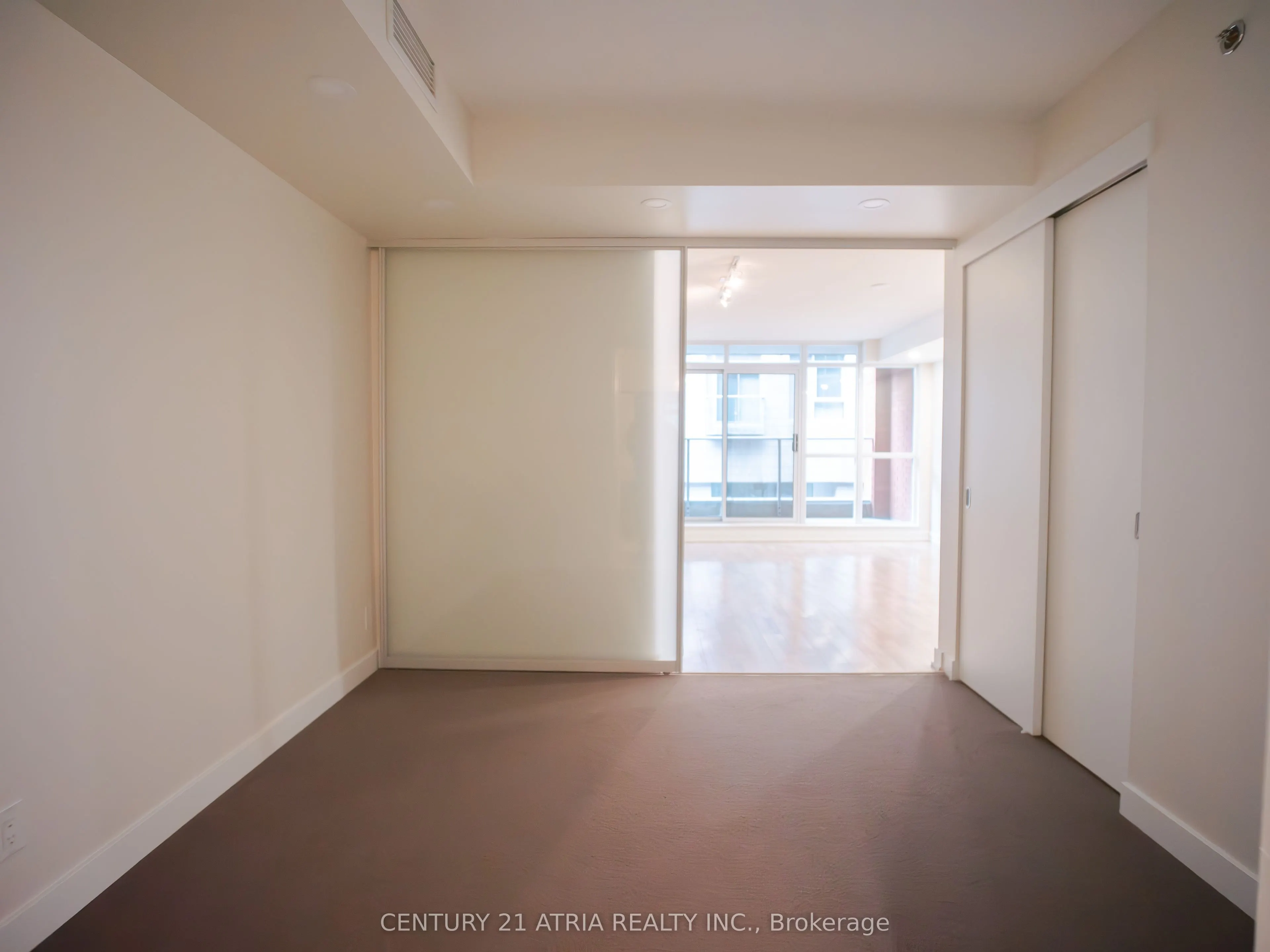 21 Nelson Street, #209