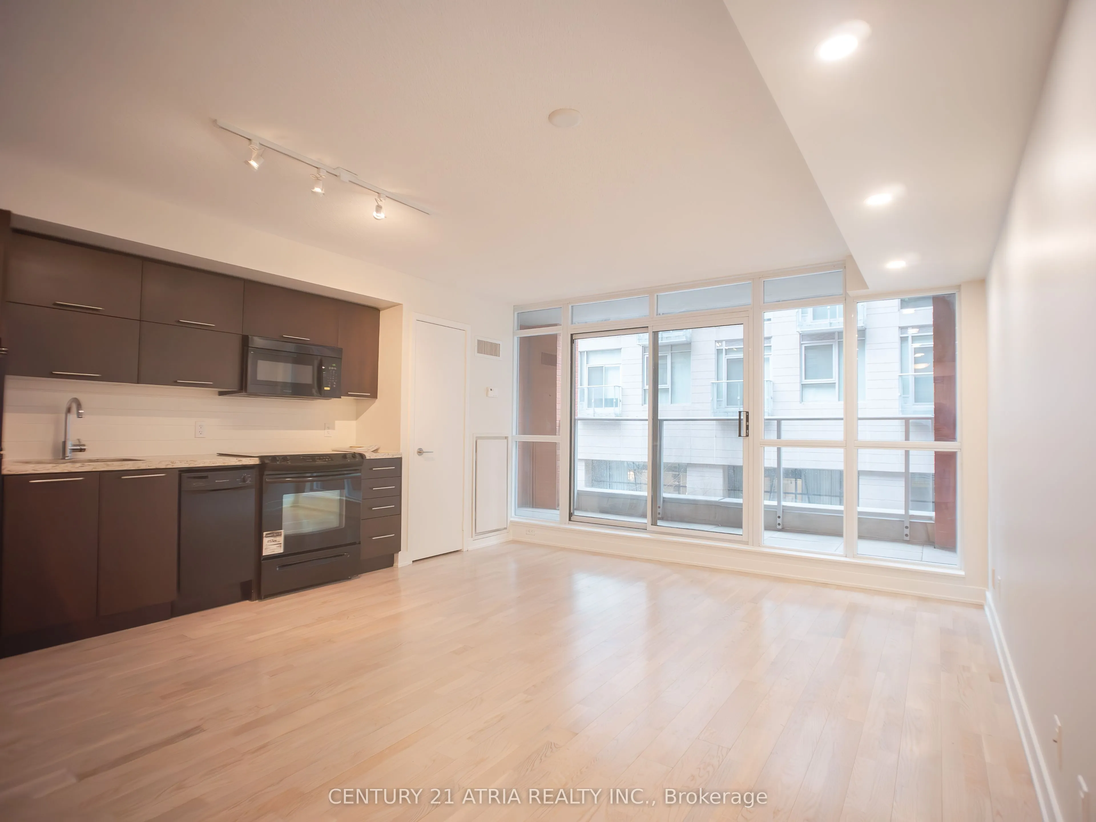 21 Nelson Street, #209
