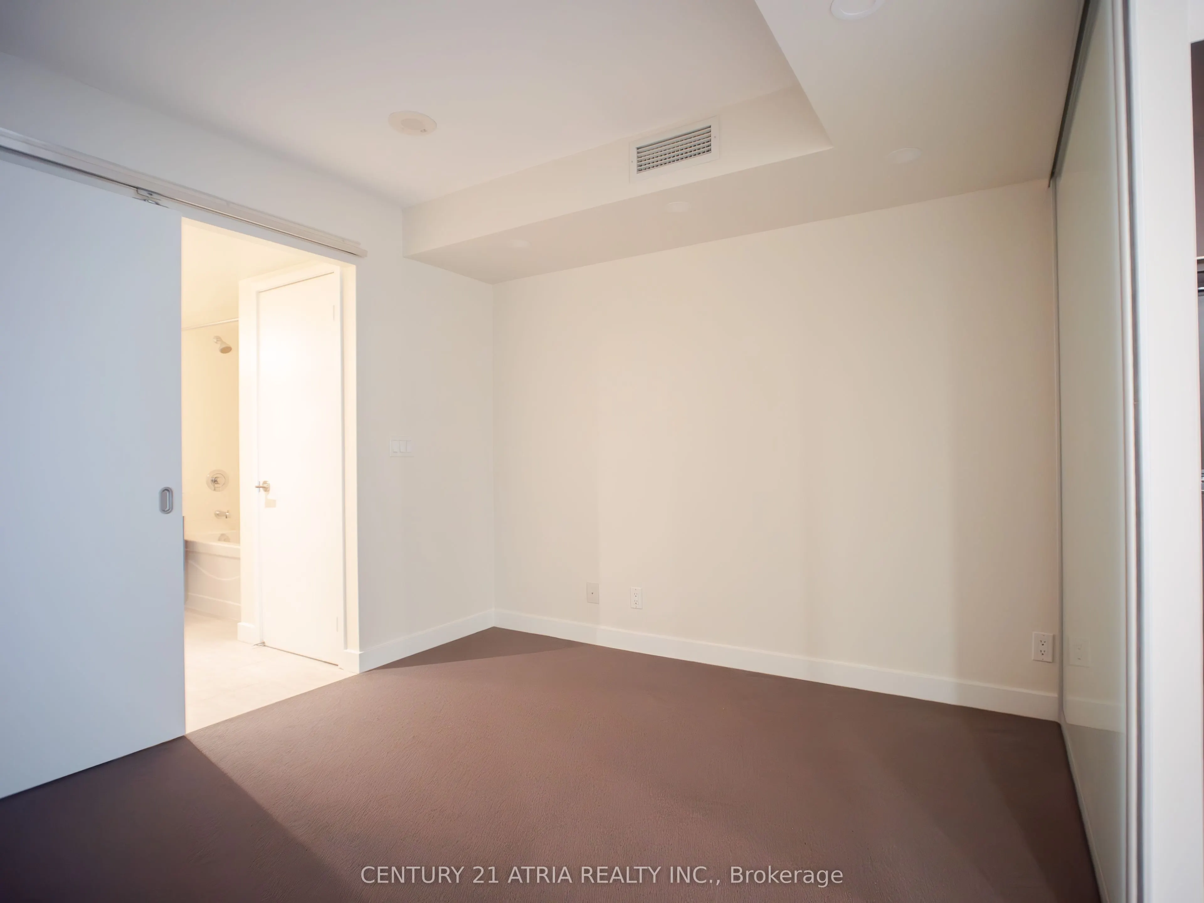 21 Nelson Street, #209