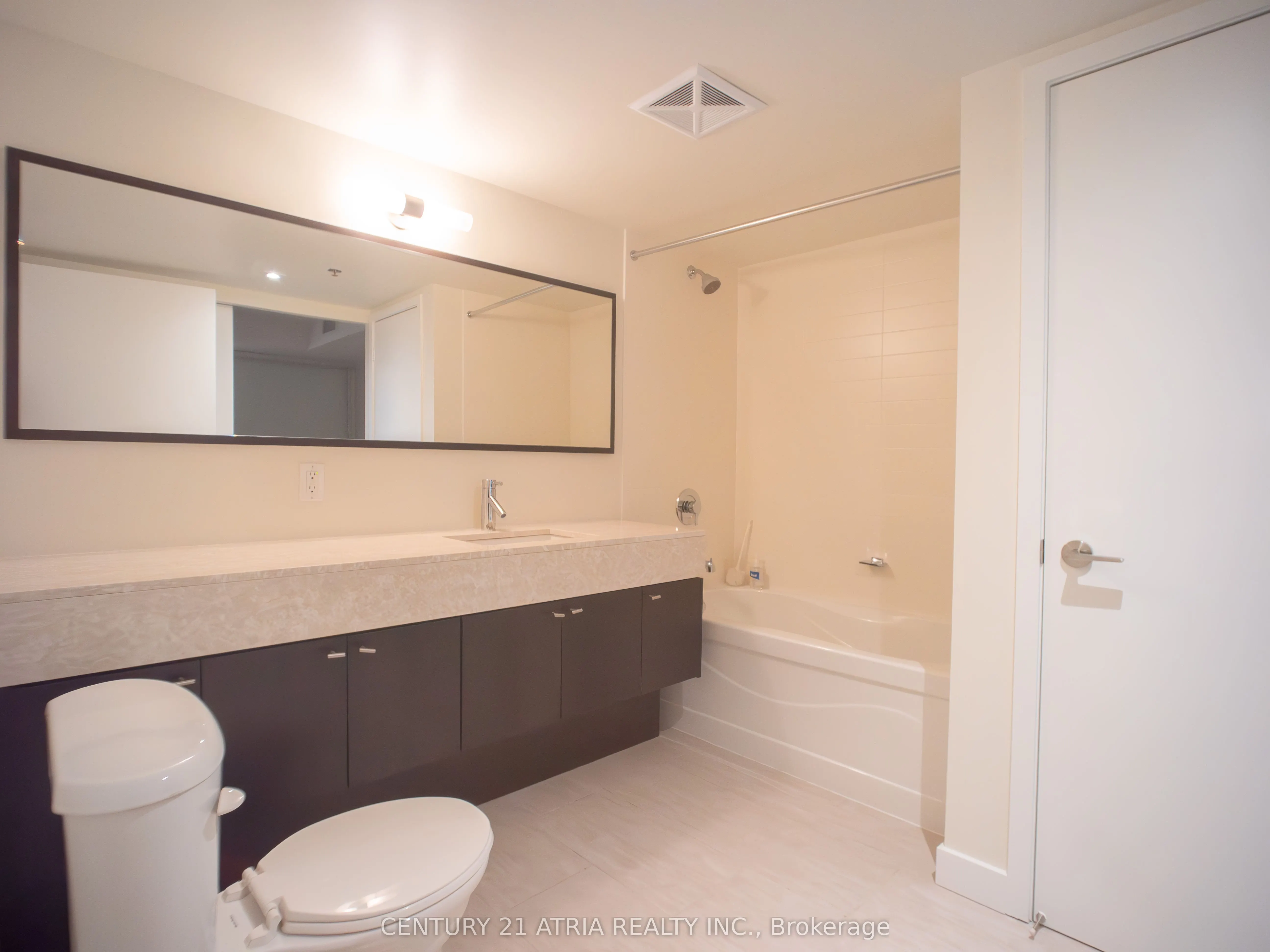 21 Nelson Street, #209