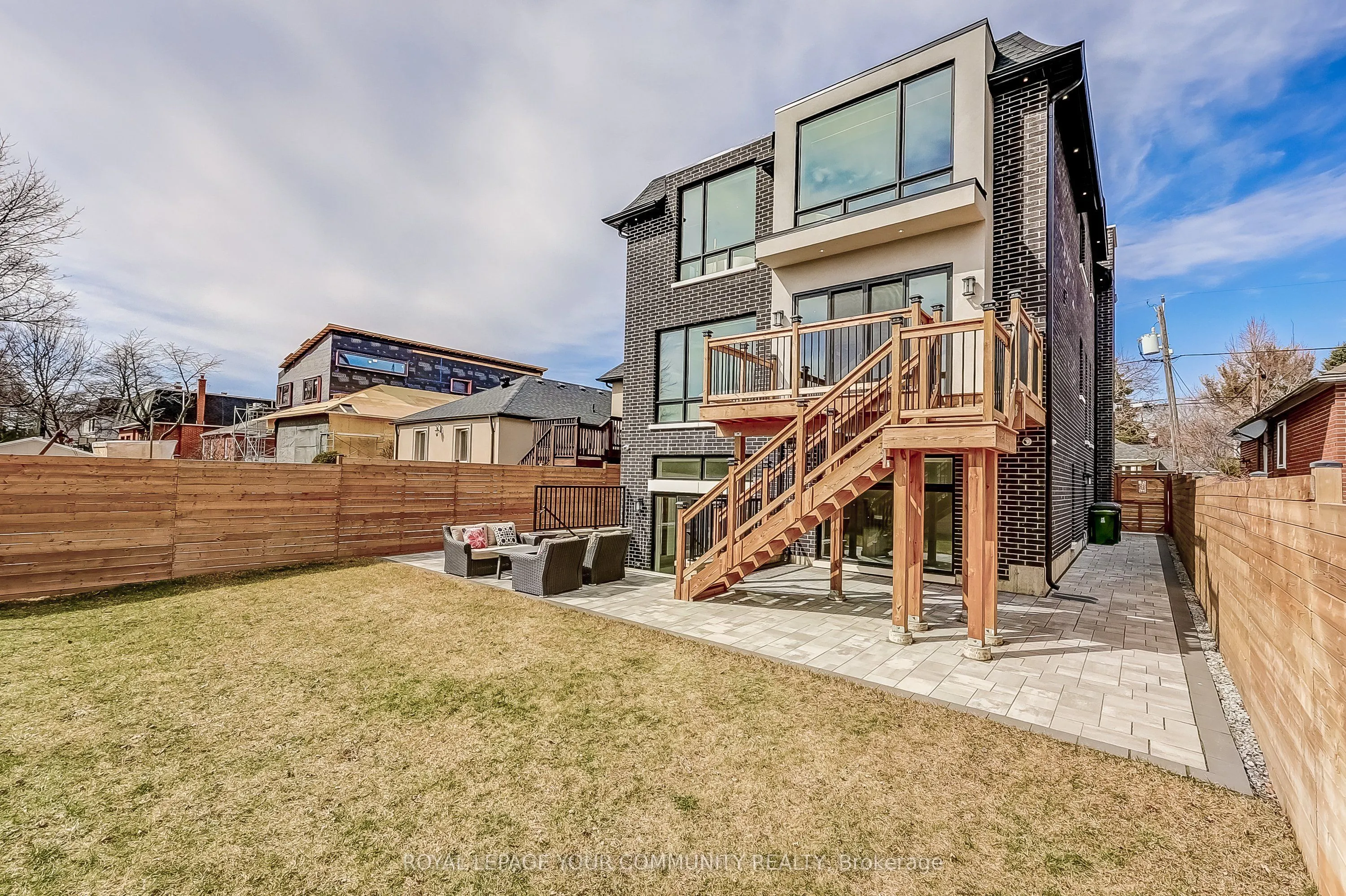131 Poyntz Avenue