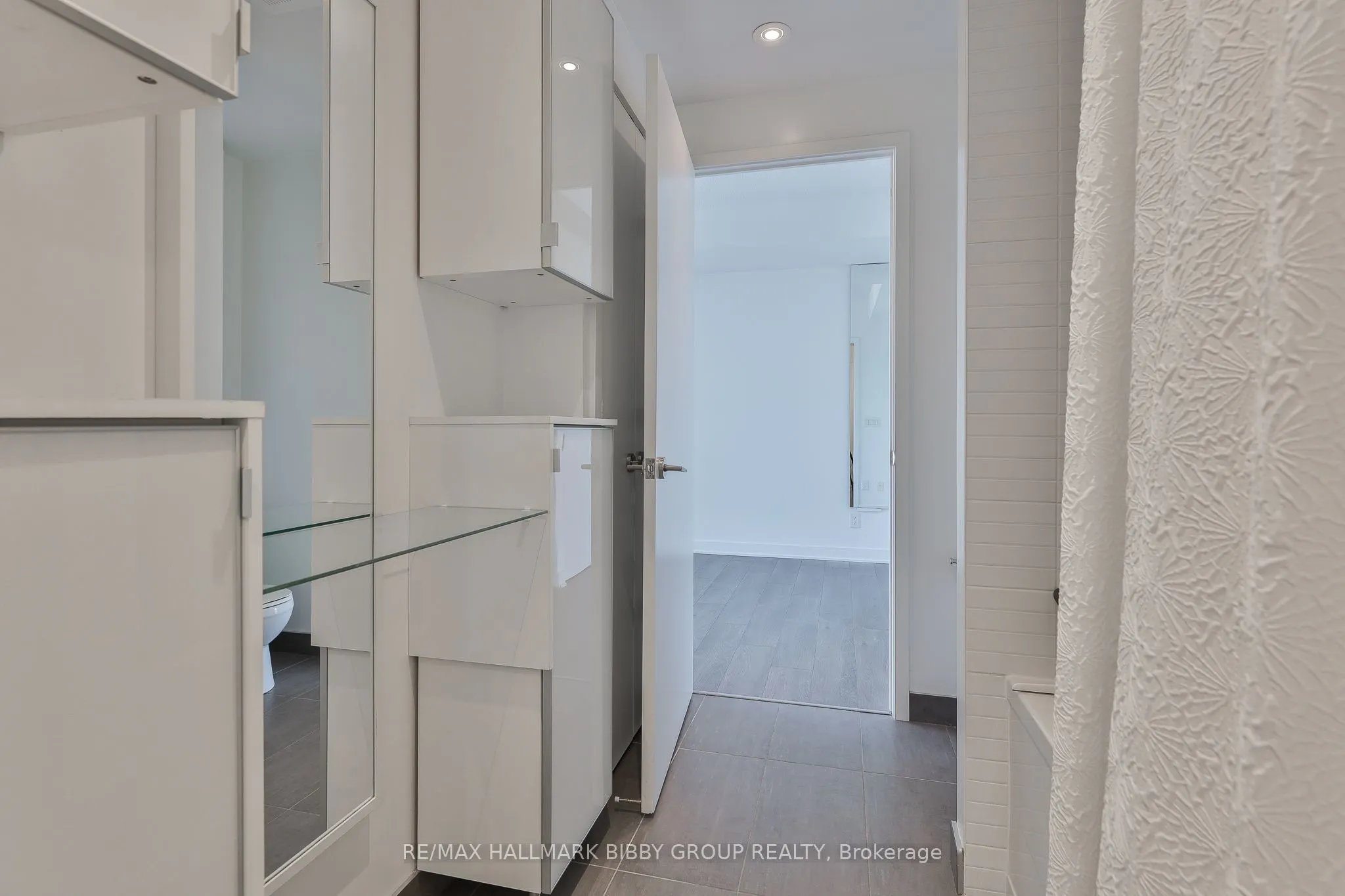 110 Charles Street E, #2904