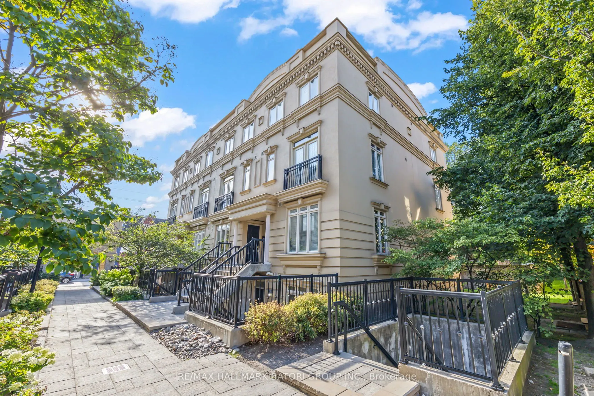 98 Carr Street, #TH06