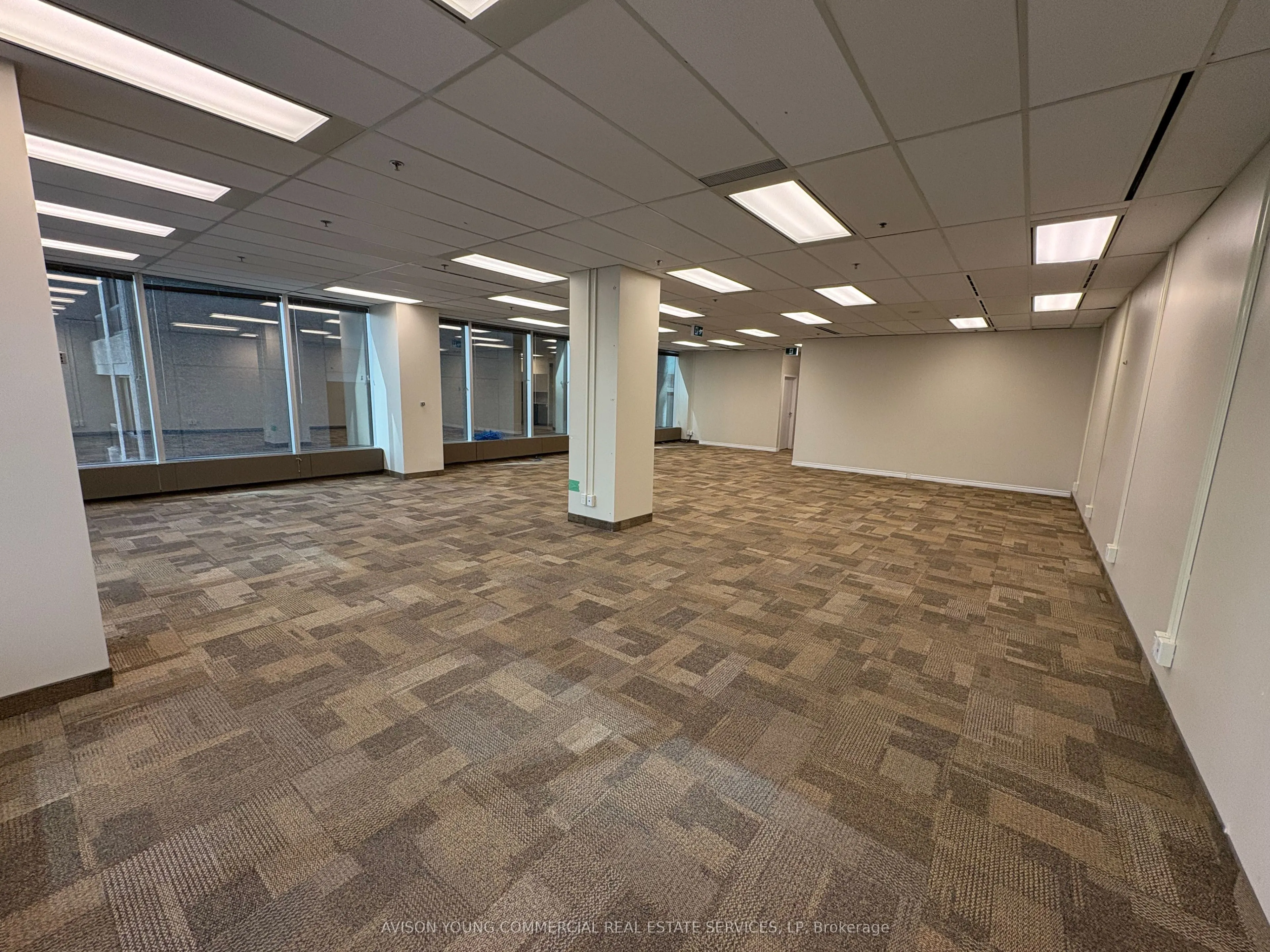 33 Bloor Street E, #304